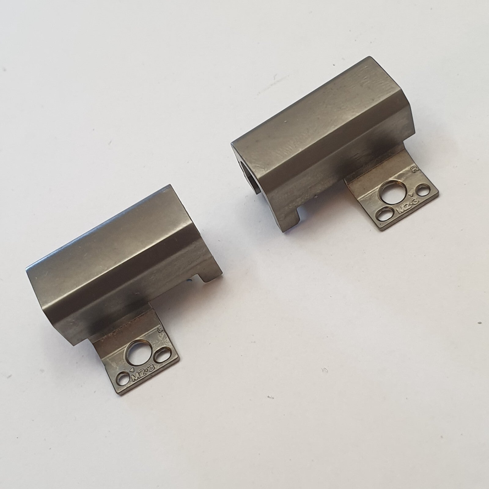 Lenovo ThinkPad P72 Scharnierabdeckungen Hinge Covers Caps Links Rechts Paar – Bild 2