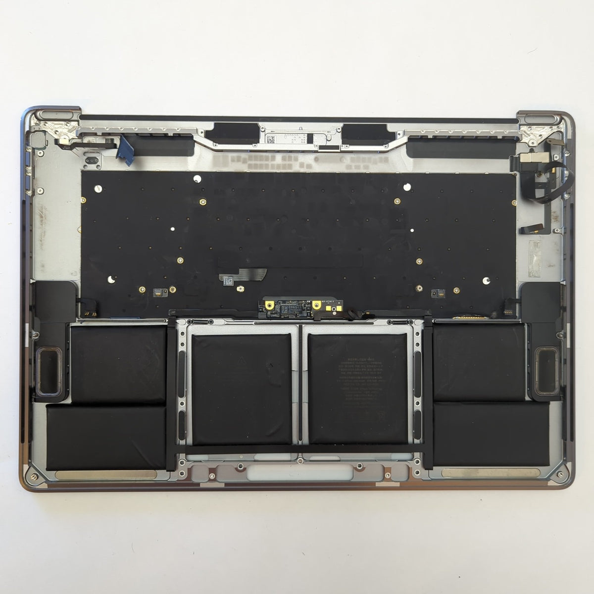 Apple MacBook Pro 15 A1707 Handauflage Deutsch mit Akku Tastatur QWERTZ Palmrest