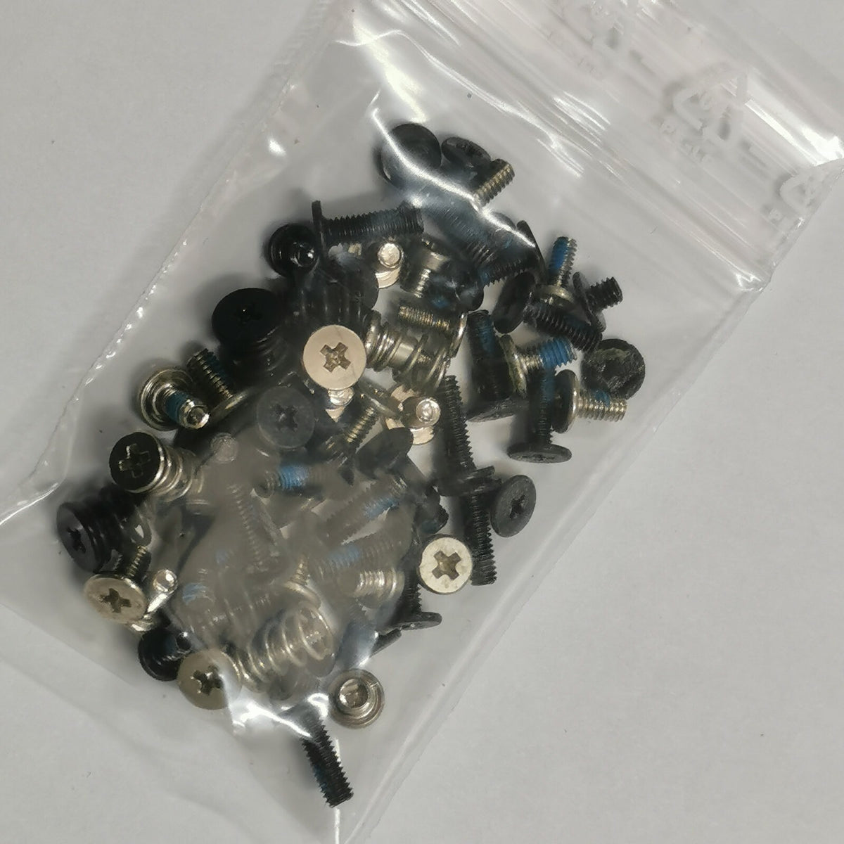 Toshiba Satellite C660-1TK Schraubensatz Screw Set Schrauben Gehäuse