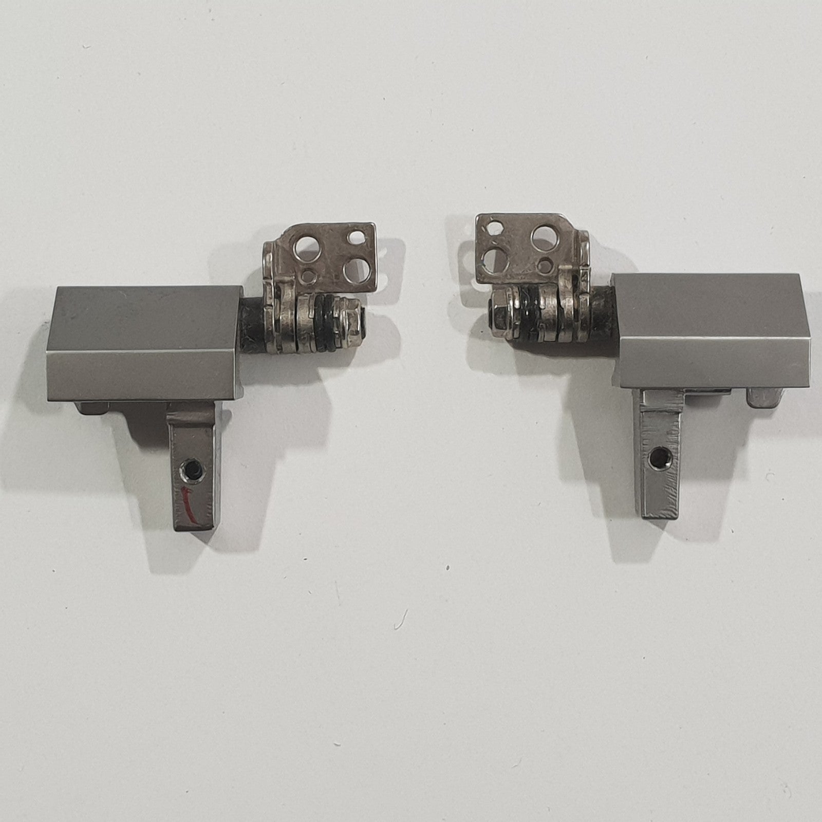 Dell Latitude E4310 Displayscharniere L+R Scharnier Set Laptop Hinge
