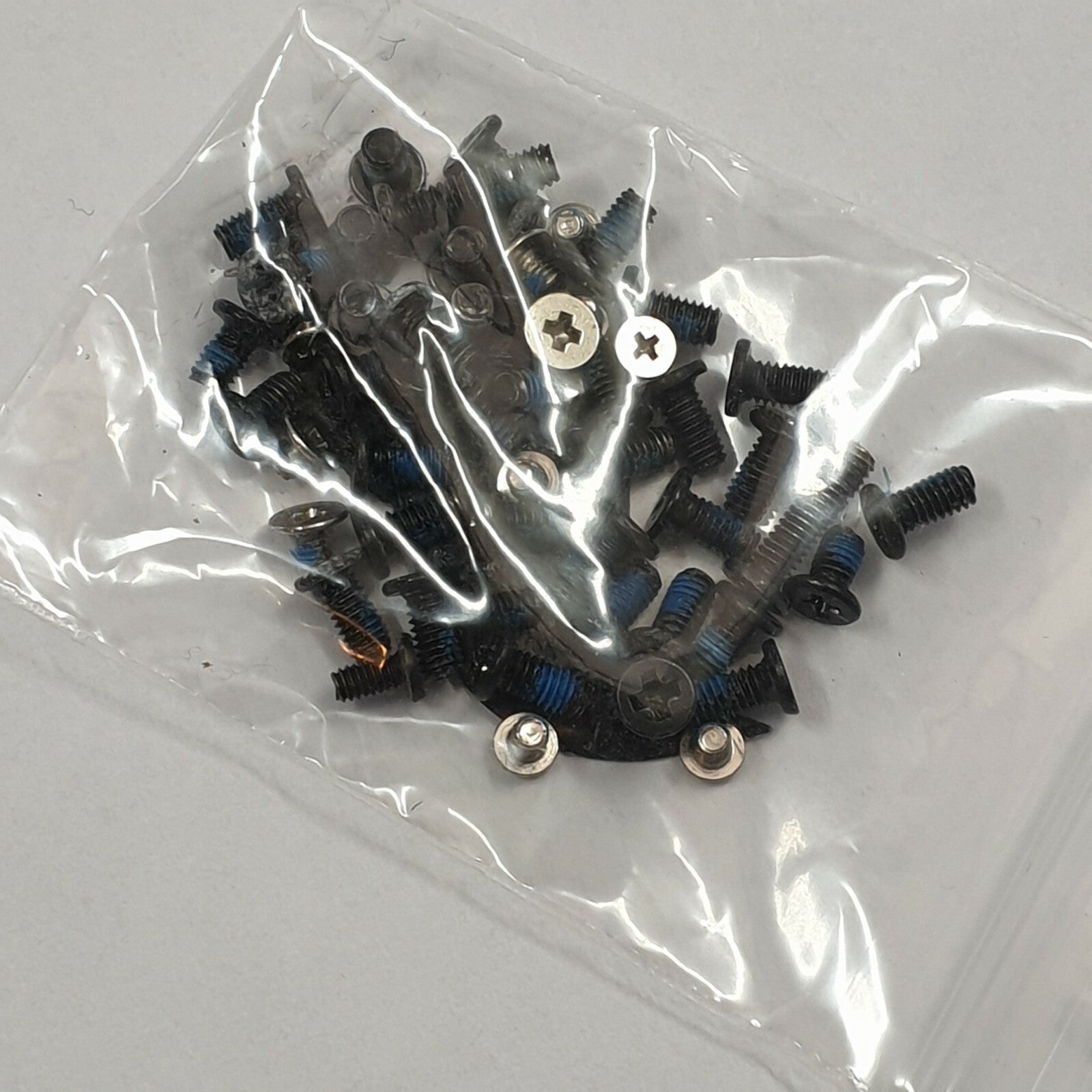 HP Presario CQ57 Schraubensatz Screw Set Schrauben Gehäuse