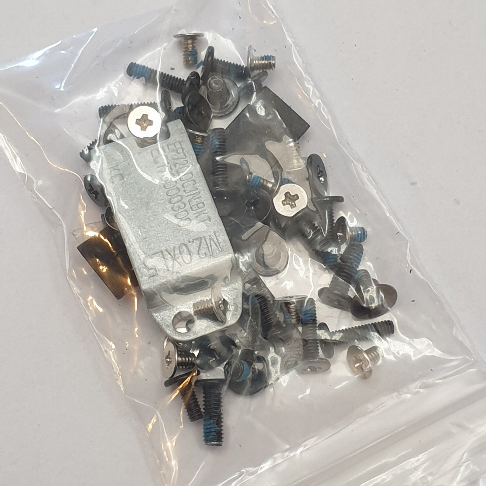 Lenovo ThinkPad P72 Schraubensatz Screw Set Schrauben mit DC-In Halterung – Bild 2