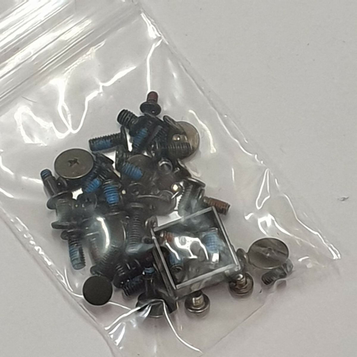 Toshiba Satellite L660-12X Schraubensatz Screw Set Schrauben Gehäuse