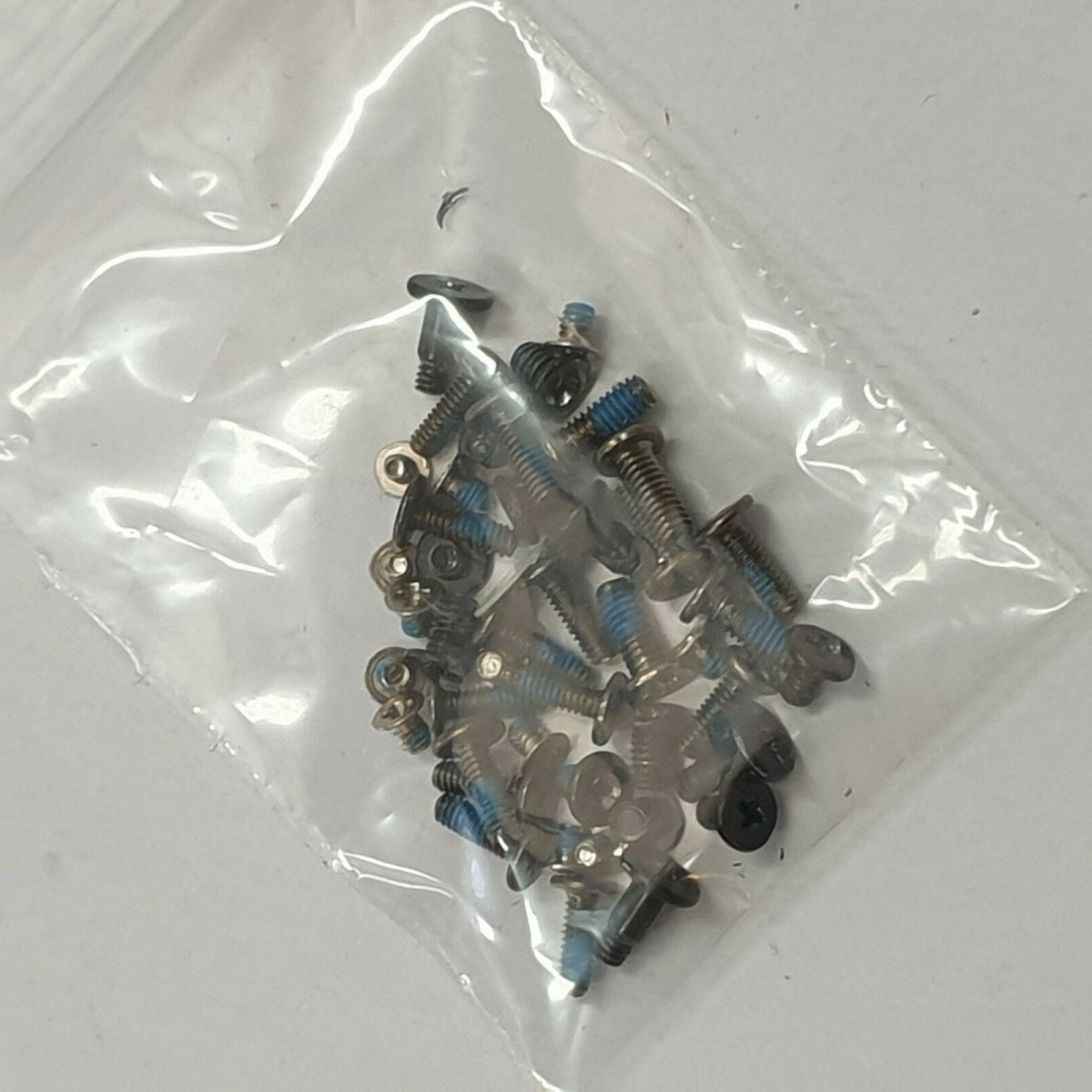 Toshiba Satellite L830 Schraubensatz Screw Set Schrauben Gehäuse