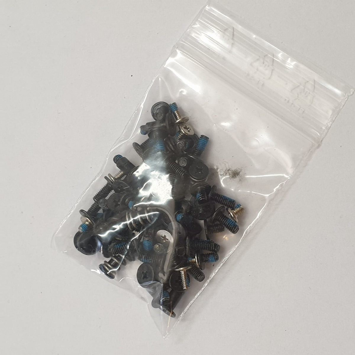 Toshiba Satellite L555 Schraubensatz Screw Set Schrauben Gehäuse