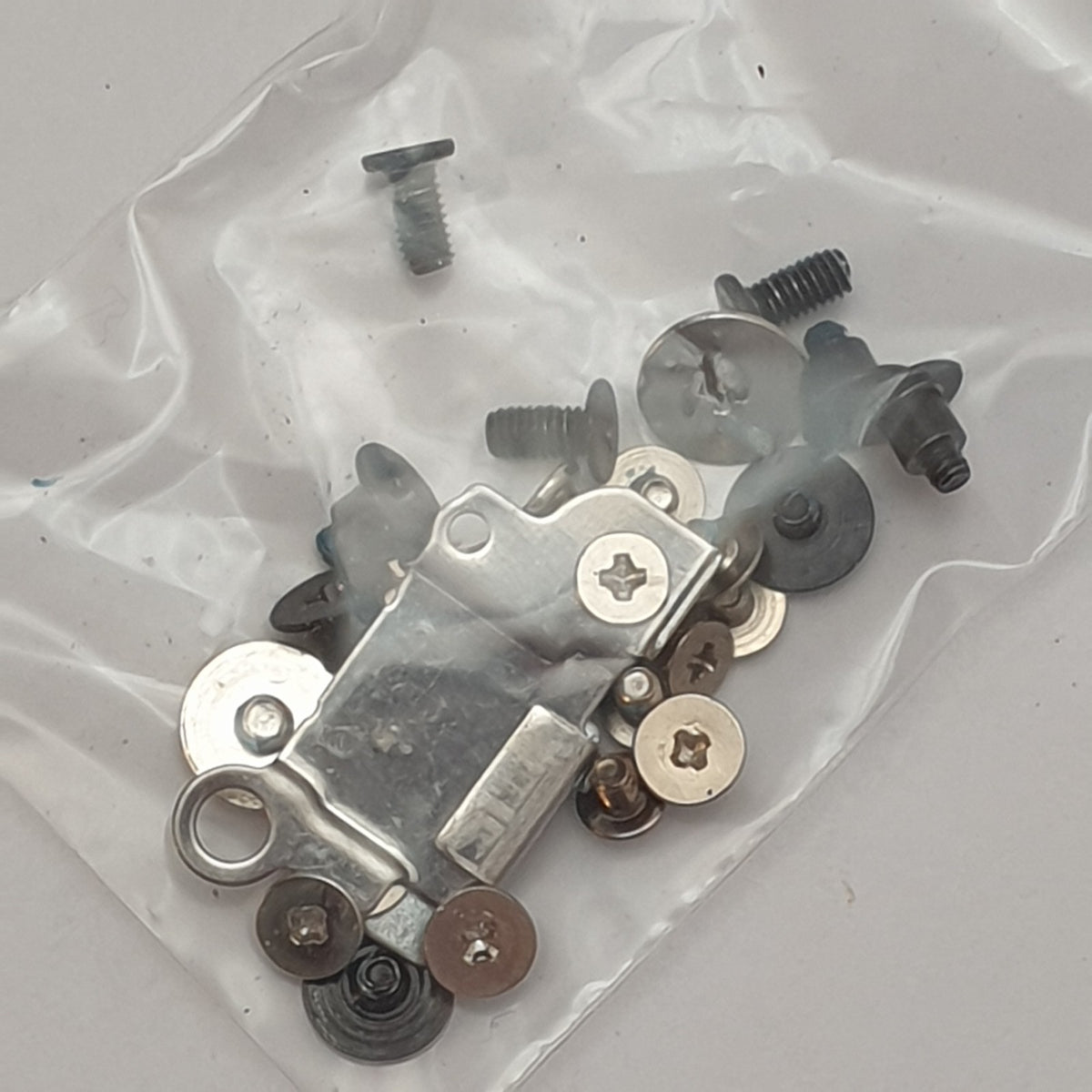 Dell Latitude 3510 Schraubensatz Screw Set Schrauben Halterung Blech