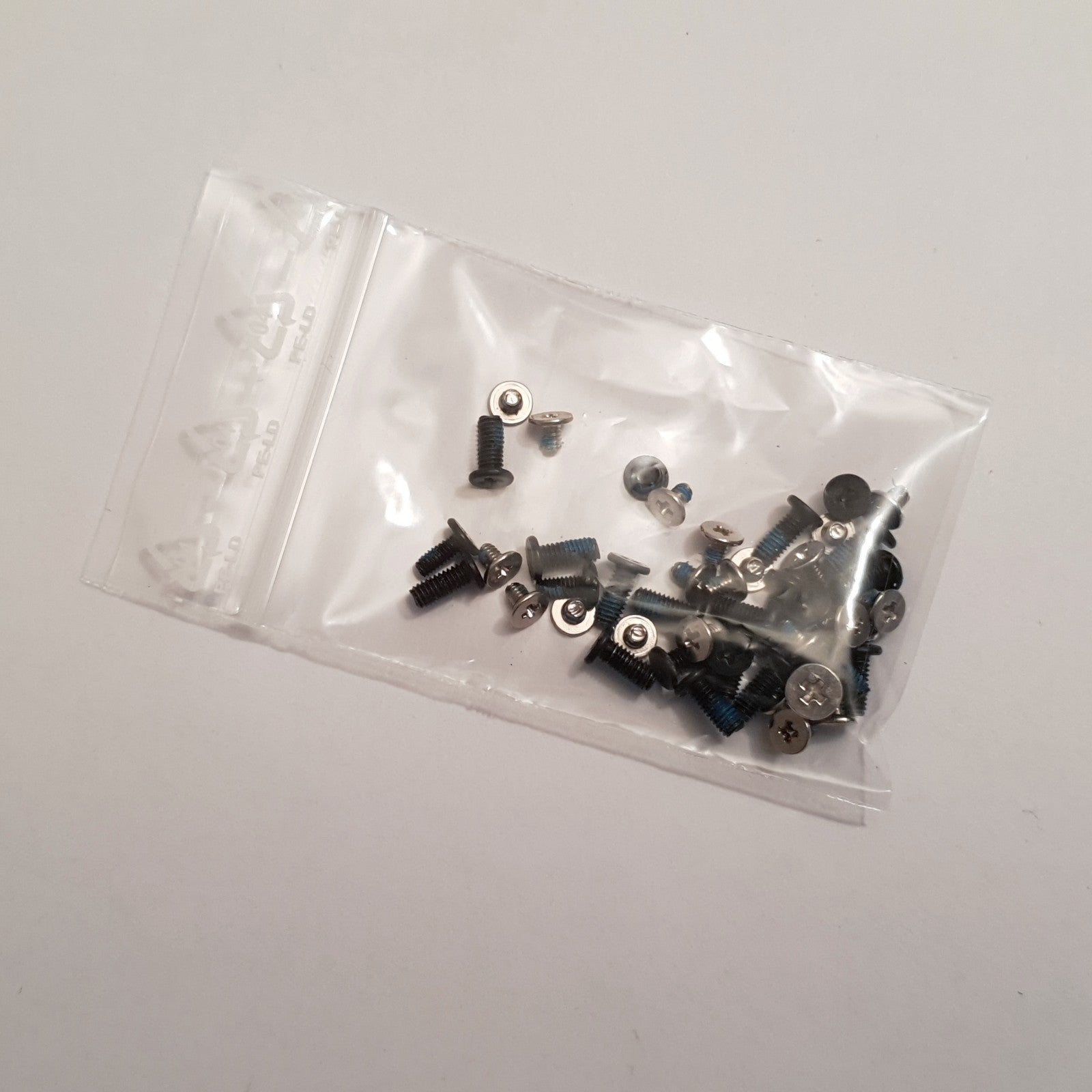 Medion Akoya S4220 Schraubensatz Schrauben Screw Set – Bild 2