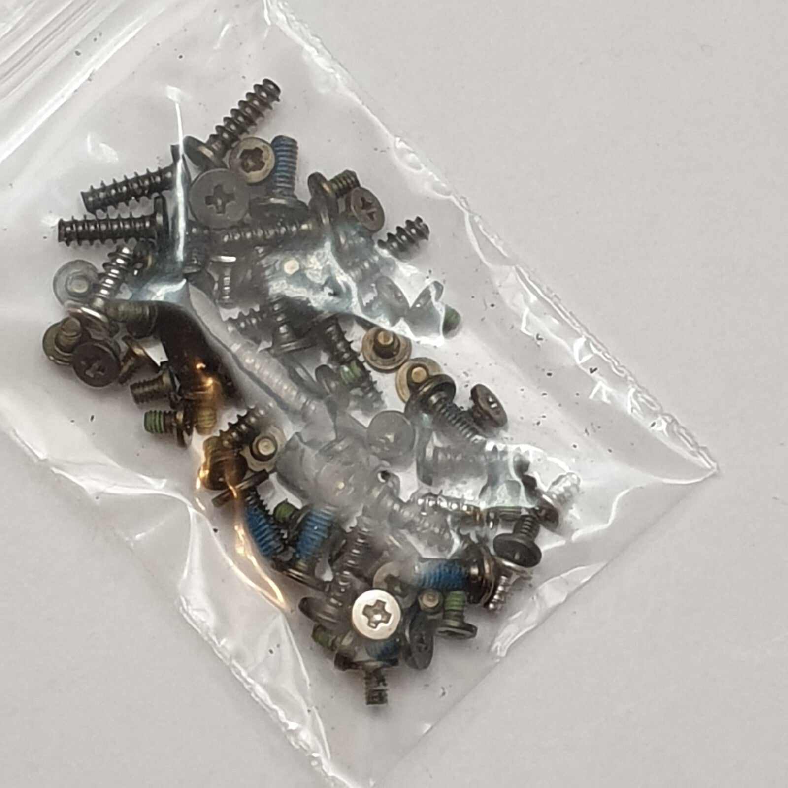 Fujitsu Lifebook E558 Schraubensatz Screw Set Schrauben Gehäuse – Bild 2