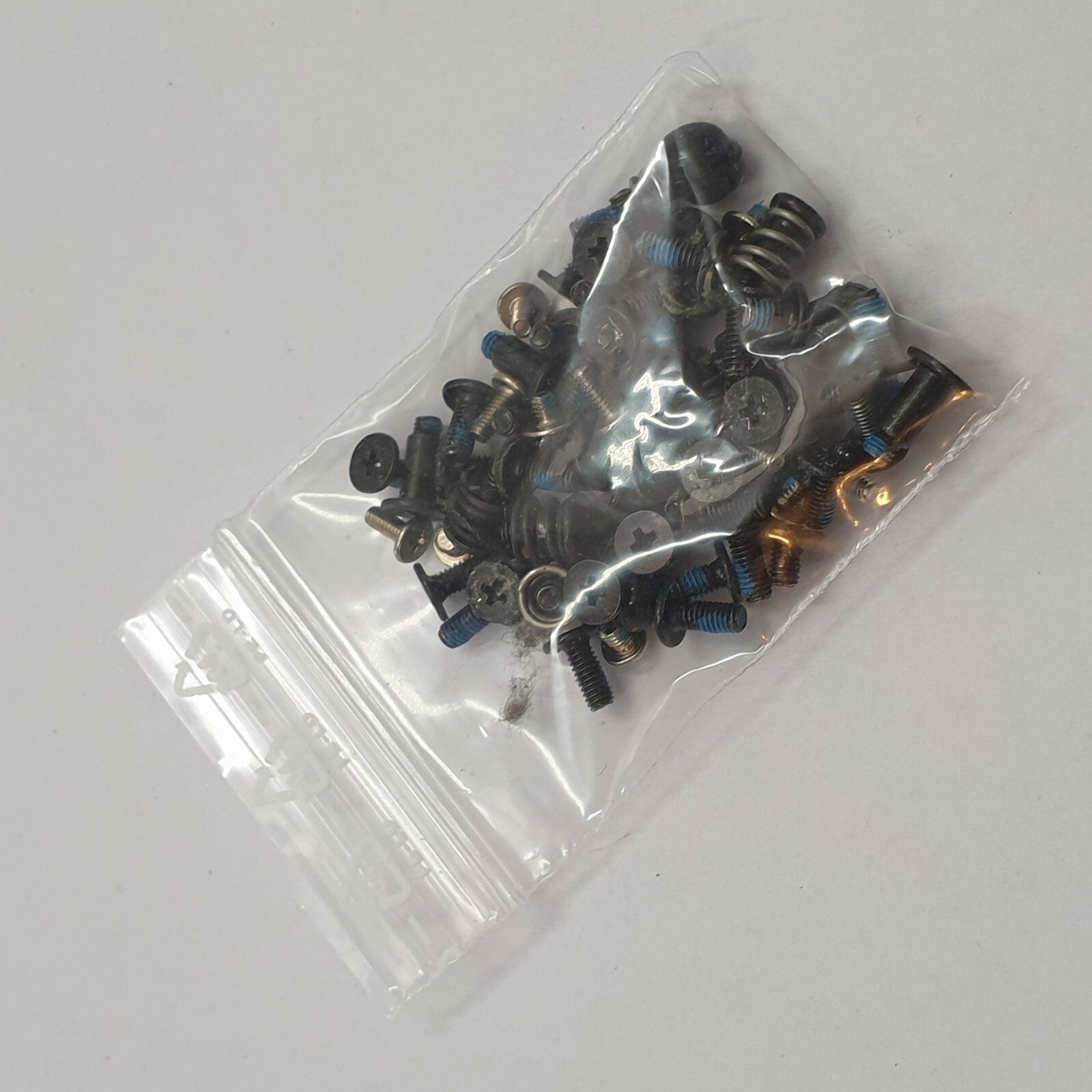 Toshiba Satellite L555 Schraubensatz Screw Set Schrauben Gehäuse – Bild 2