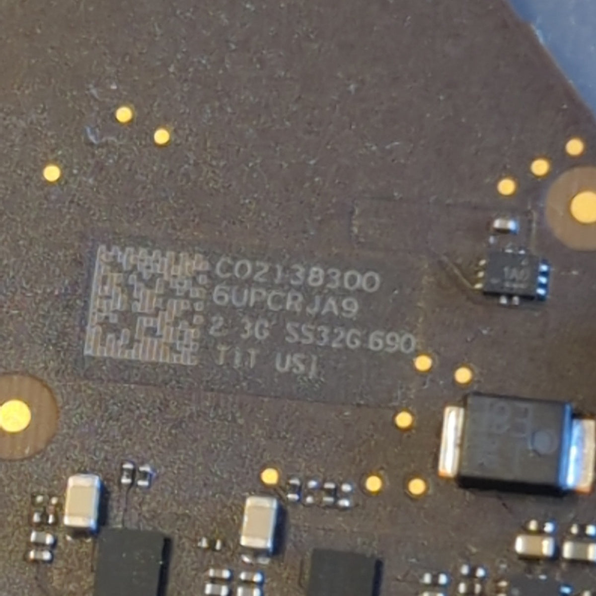 Apple MacBook Pro 13 A2251 Logic Board i7-1068NG7 32 GB Touch-ID Mainboard