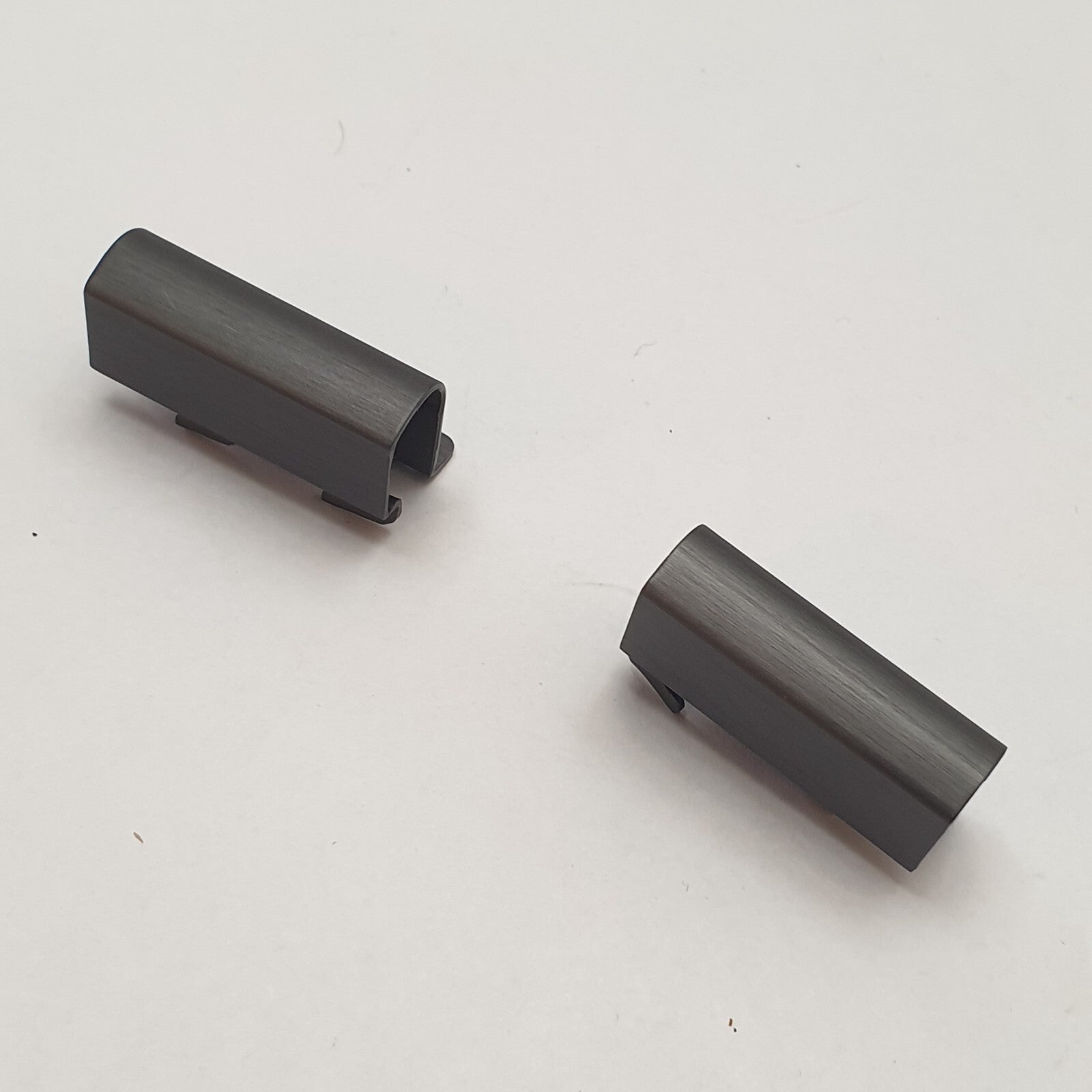 Dell Latitude 5500 Scharnierabdeckung Links Rechts Hinge Cover Cap Set – Bild 2