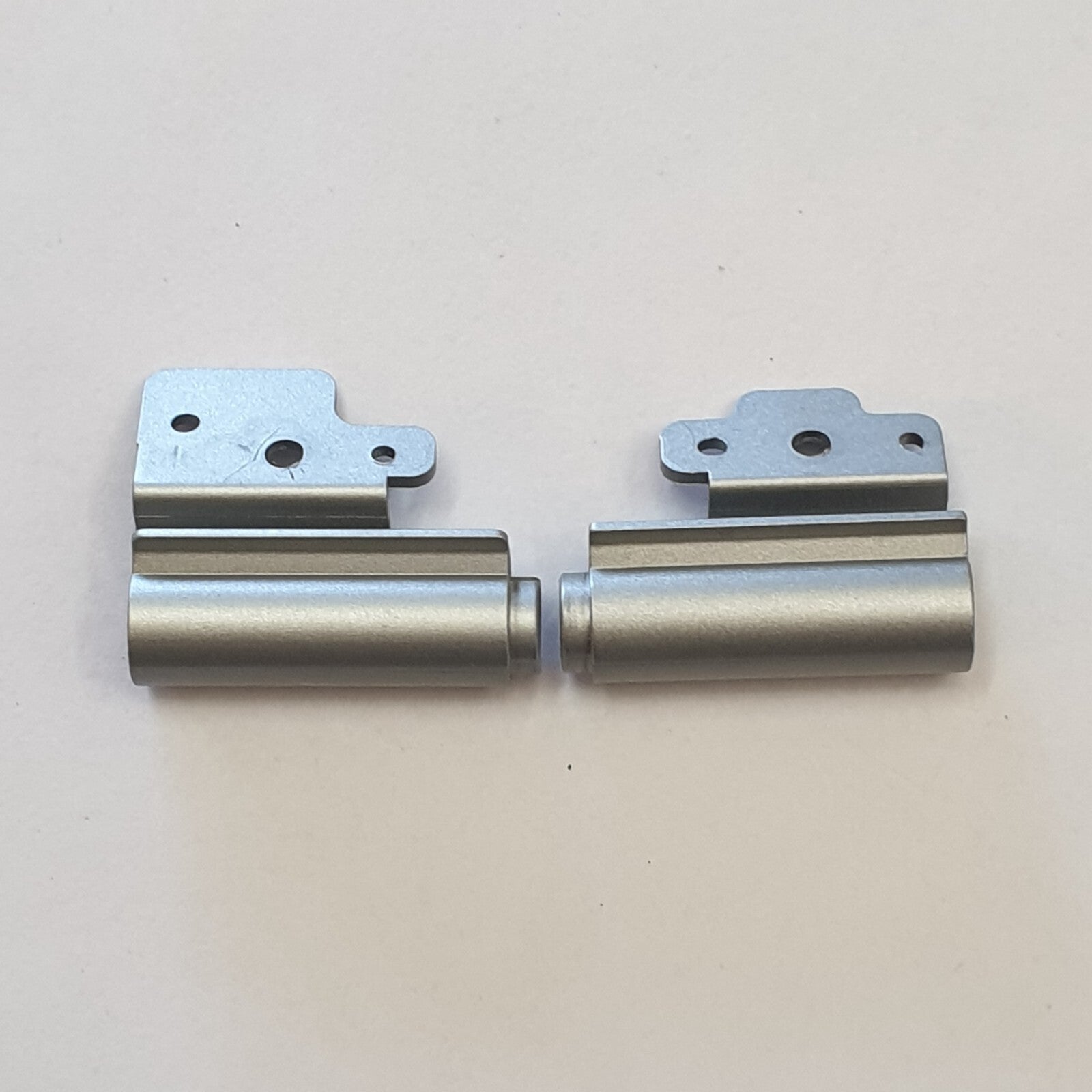 Dell Latitude E5520 Scharniere Set Display Gelenke Links Rechts – Bild 2