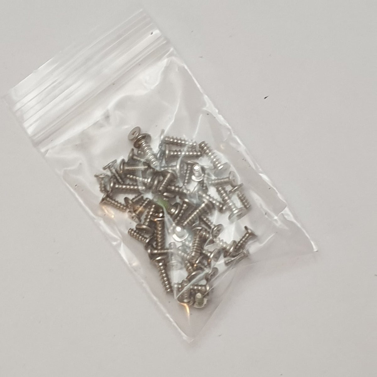 Fujitsu LifeBook E557 Schraubensatz Screws