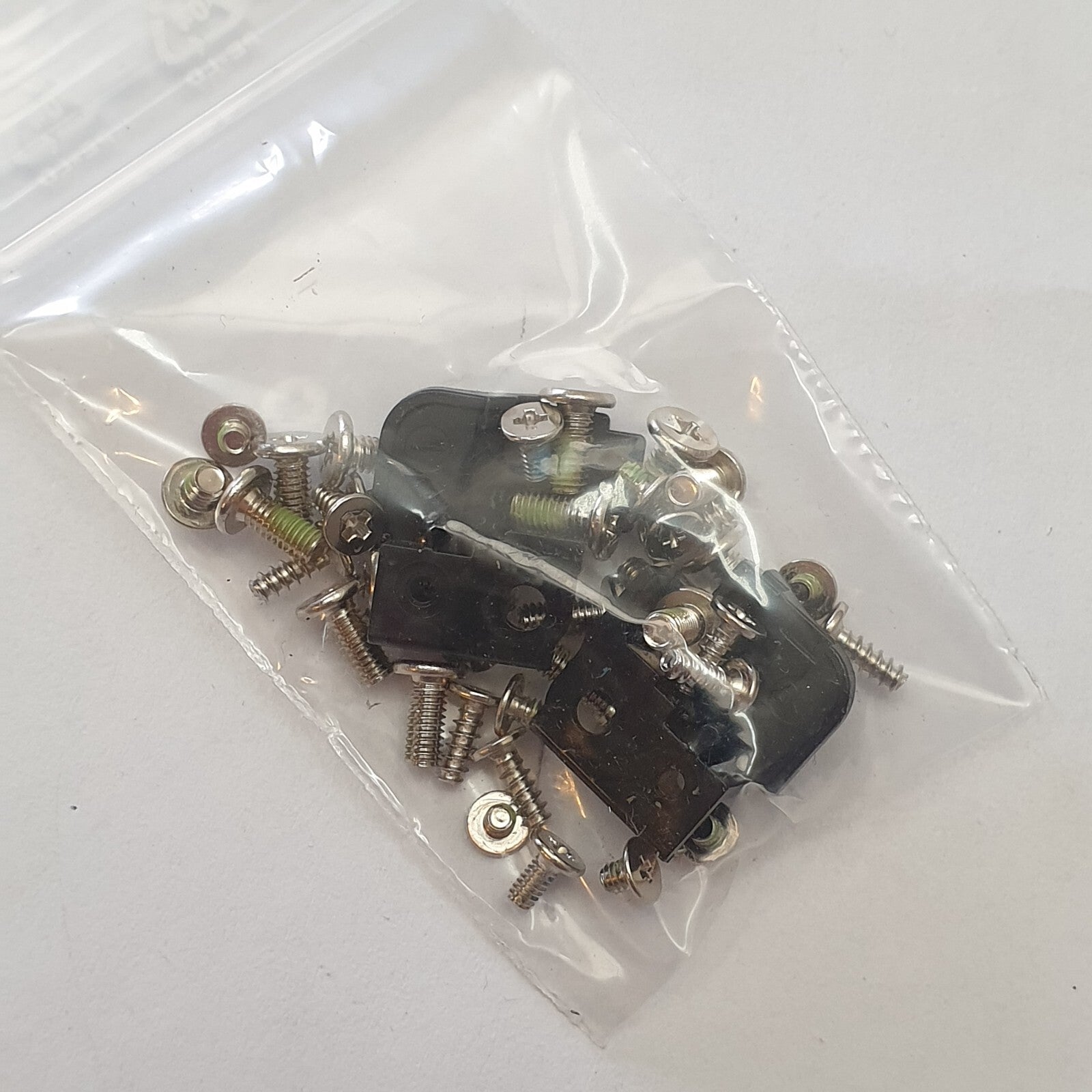 Fujitsu Lifebook E746 Schraubensatz Screw Set Schrauben Ersatzteil
