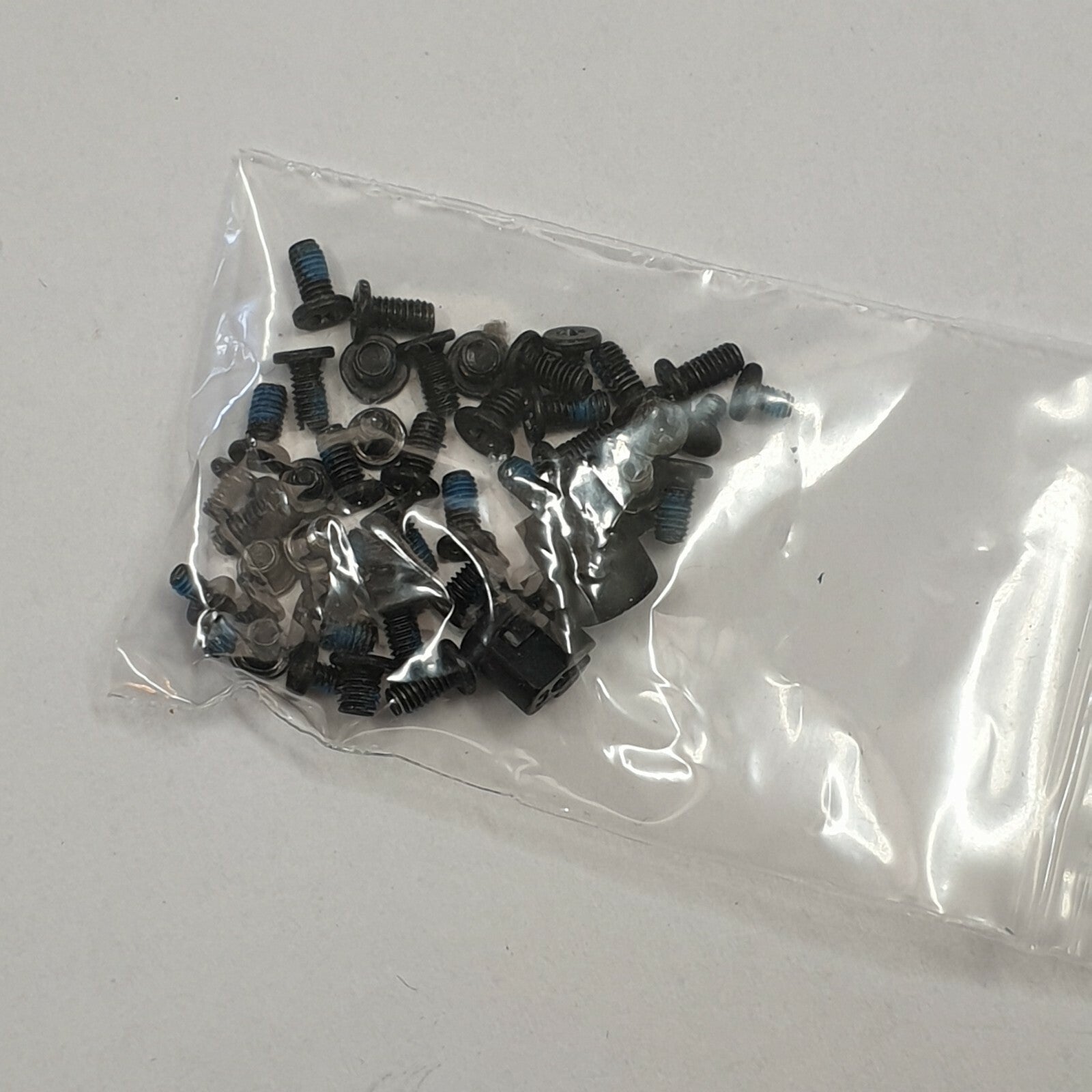 Dell Inspiron N5010 Schraubensatz Screw Set Schrauben Gehäuse – Bild 2