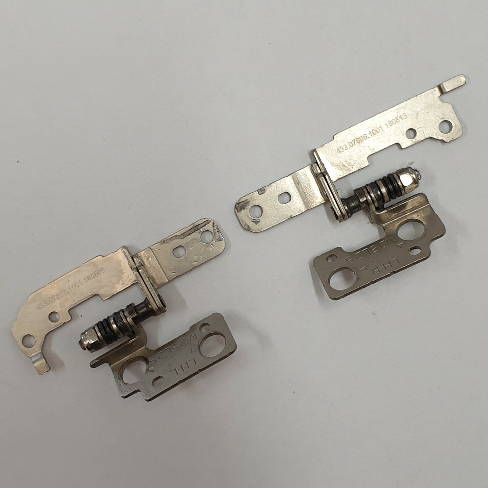 Dell Inspiron P24T Displayscharniere Leisten L+R Scharnier Set Links Rechts – Bild 2