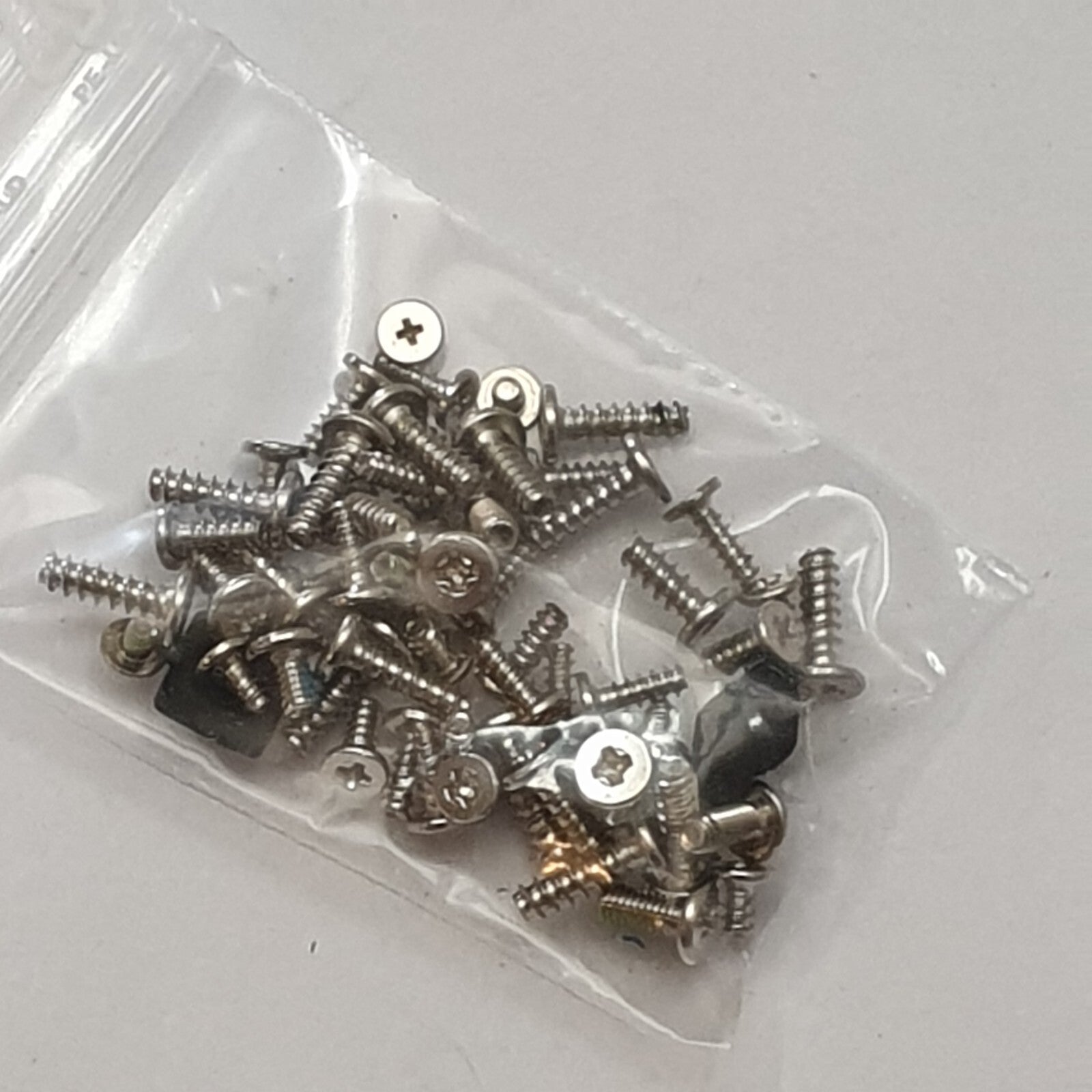 Fujitsu LifeBook E556 Schraubensatz Screw Set Schrauben Ersatzteil