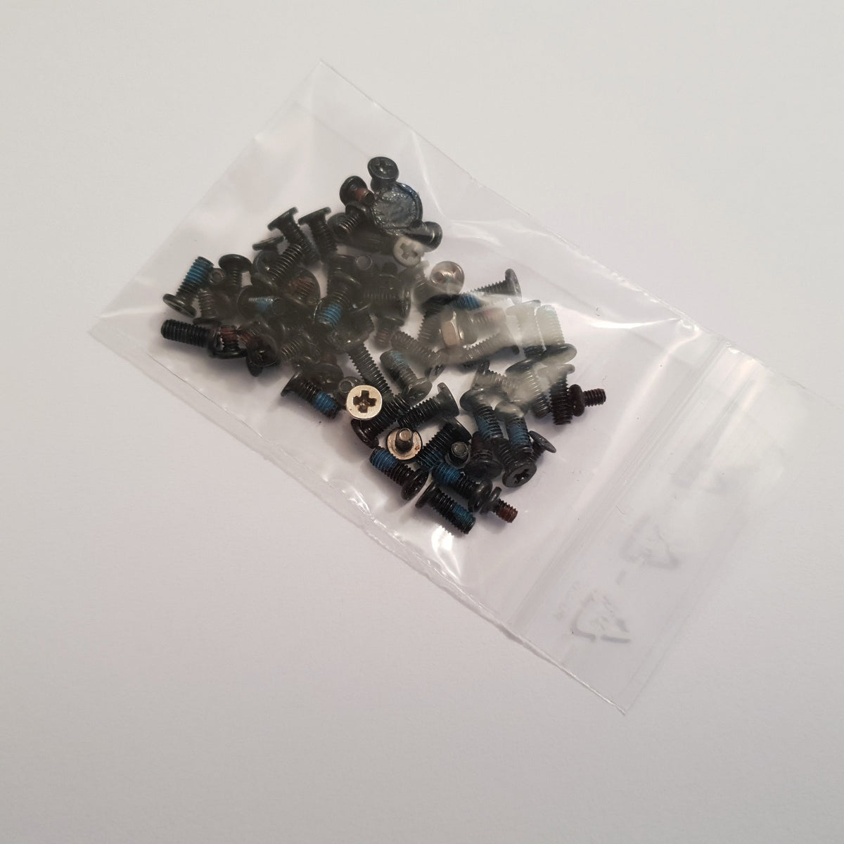 Toshiba Satellite L300 Schraubensatz Schrauben Set Screw Set