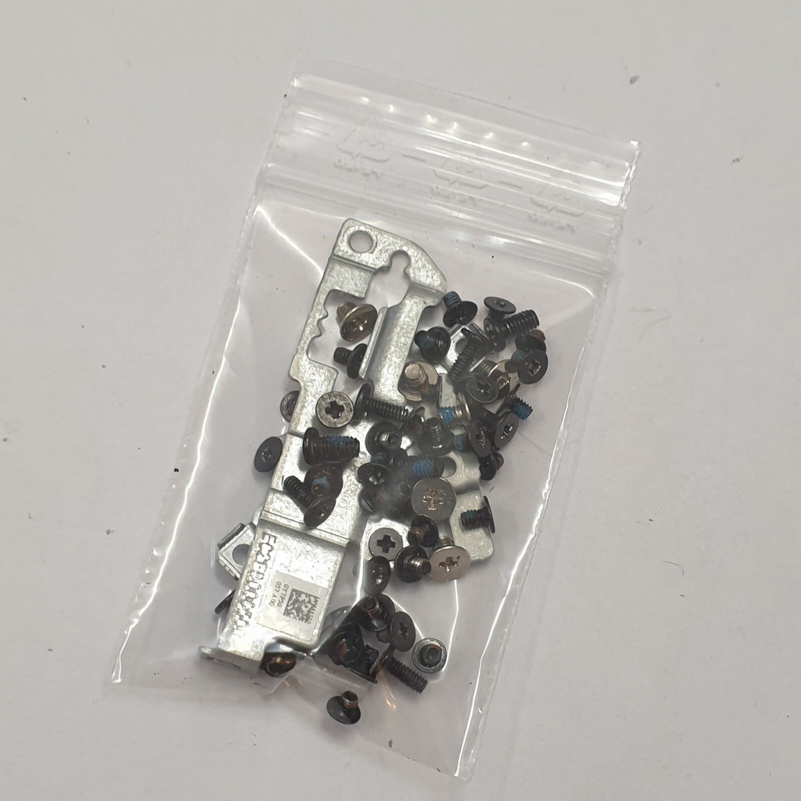 Dell Latitude 5400 Schraubensatz Screw Set Gehäuse Schrauben – Bild 2