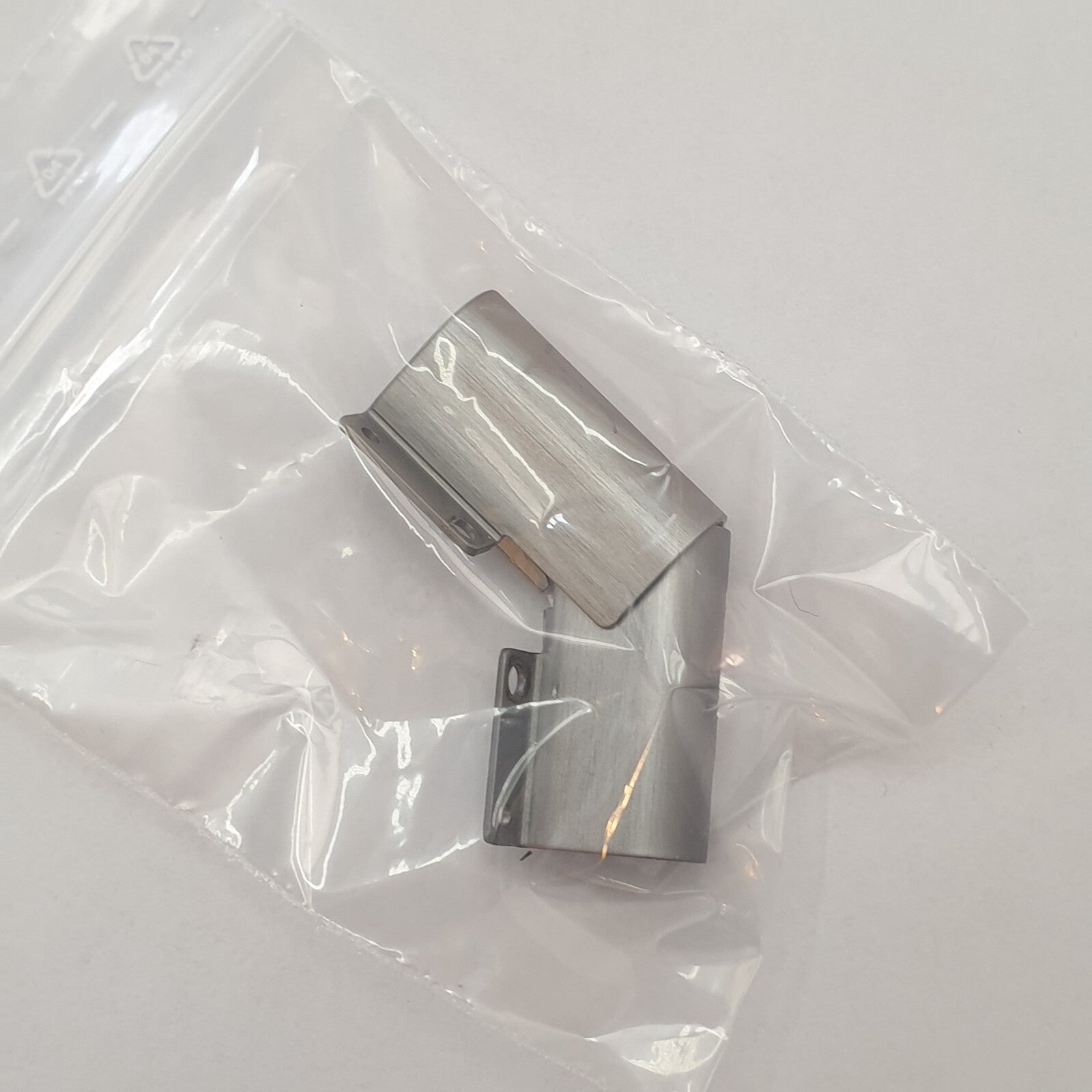 Dell Latitude 5410 Scharnierabdeckung Hinge Cover Links Rechts Paar – Bild 2