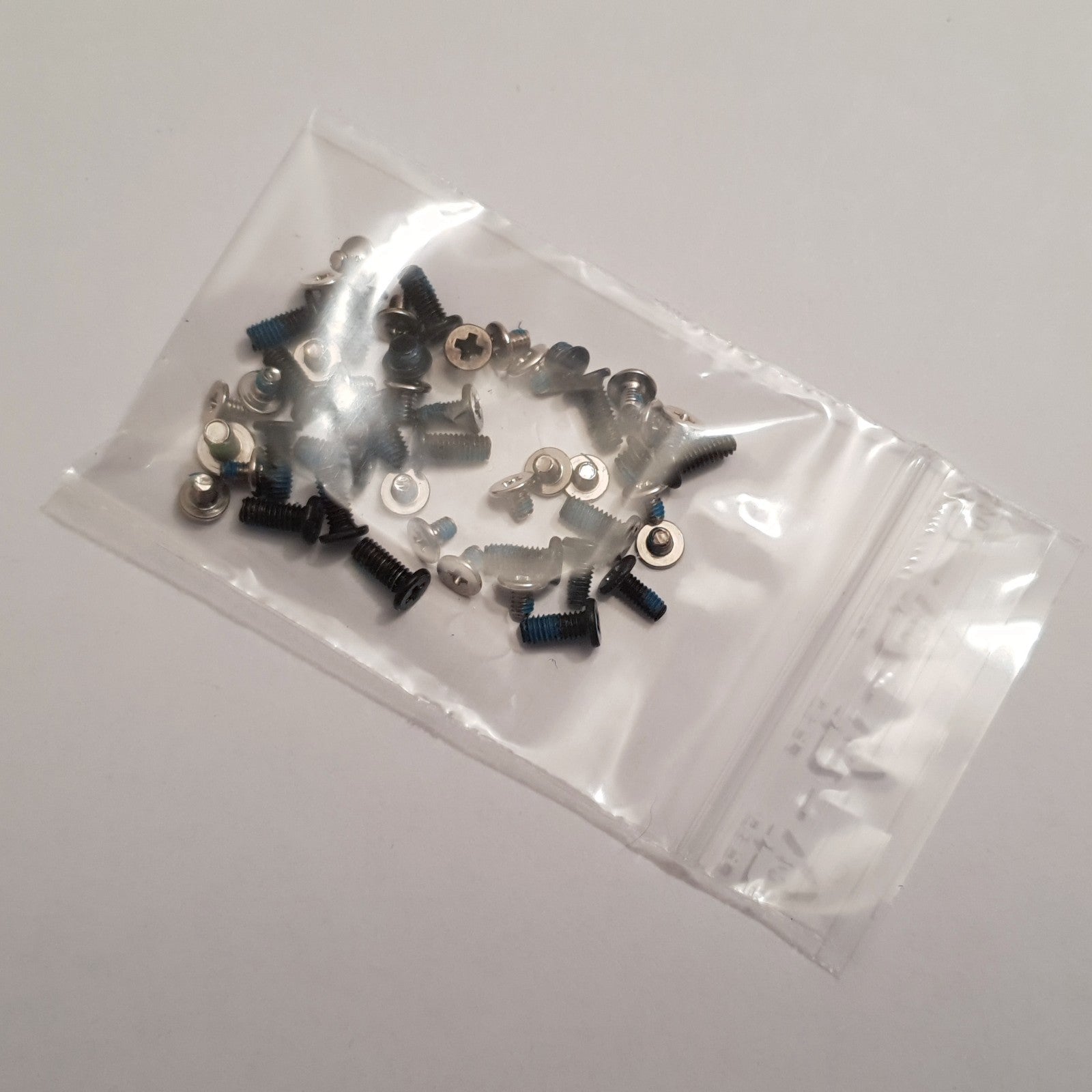 Medion Akoya S4220 Schraubensatz Schrauben Screw Set