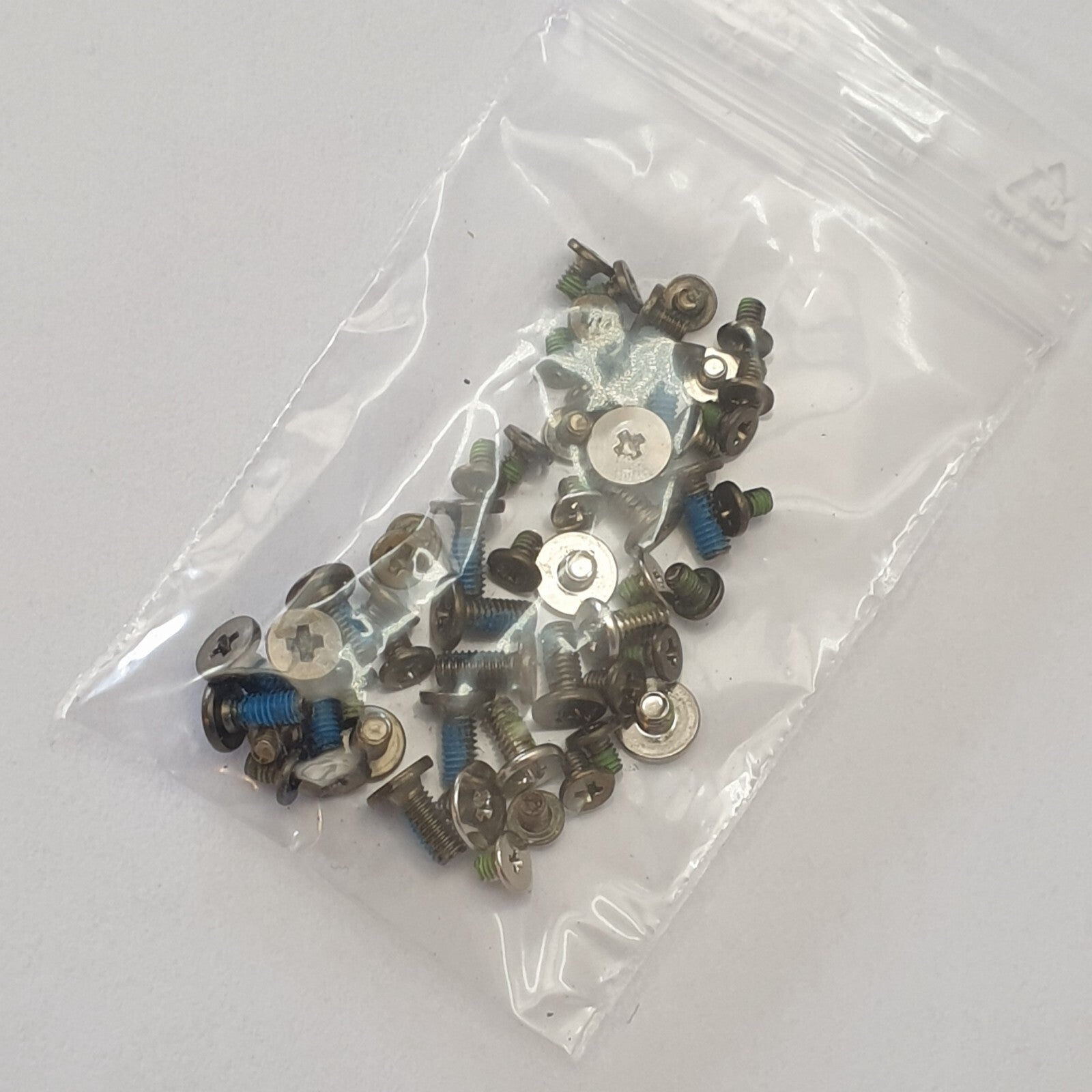 Fujitsu LIFEBOOK U757 Schraubensatz Screw Set Schrauben Ersatzteil – Bild 2