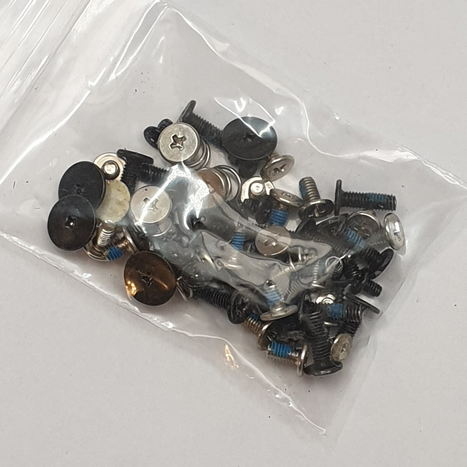 Packard Bell EasyNote ENTE44H Schraubensatz Screw Set Schrauben – Bild 2