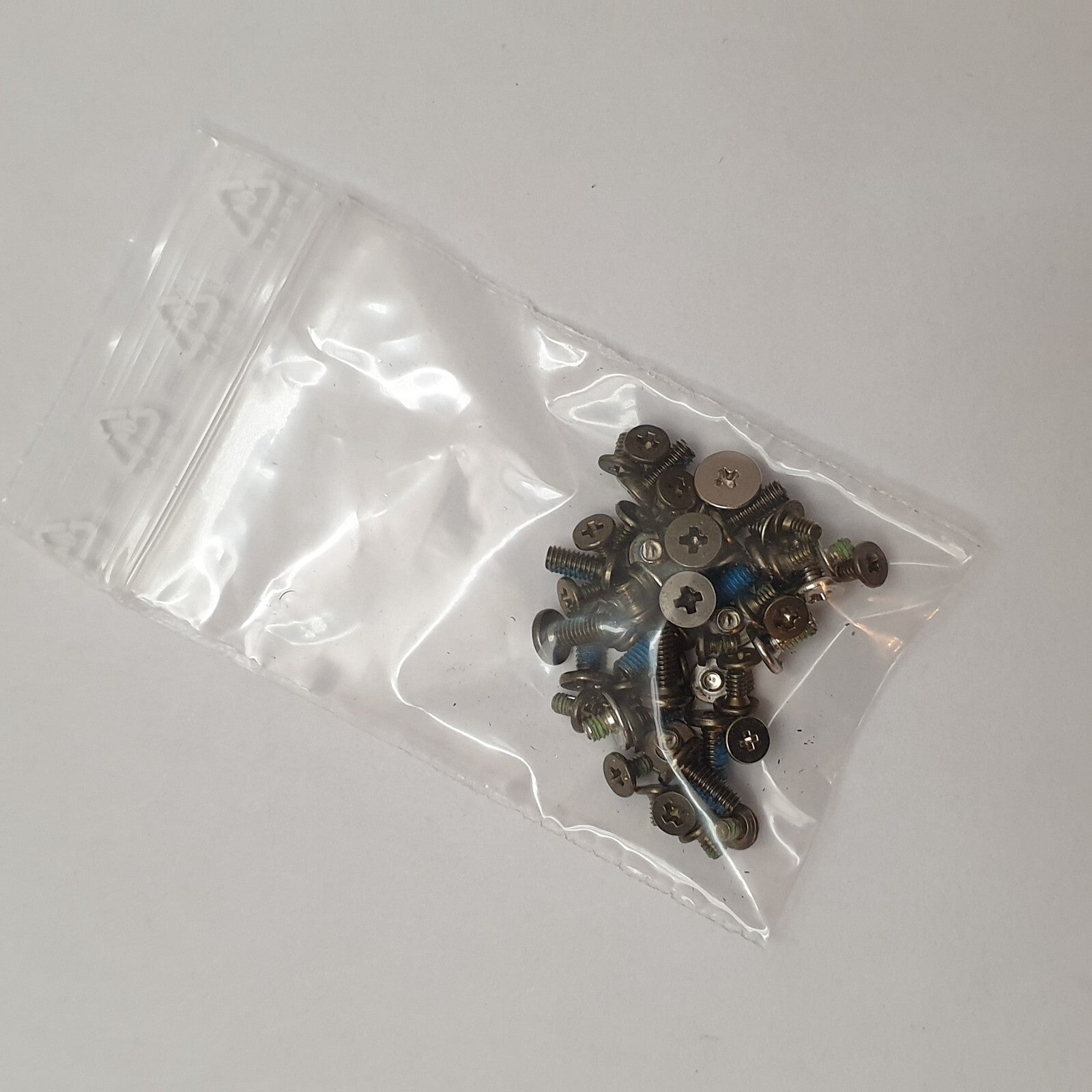 Fujitsu Lifebook U758 Schraubensatz Schrauben Screw Set