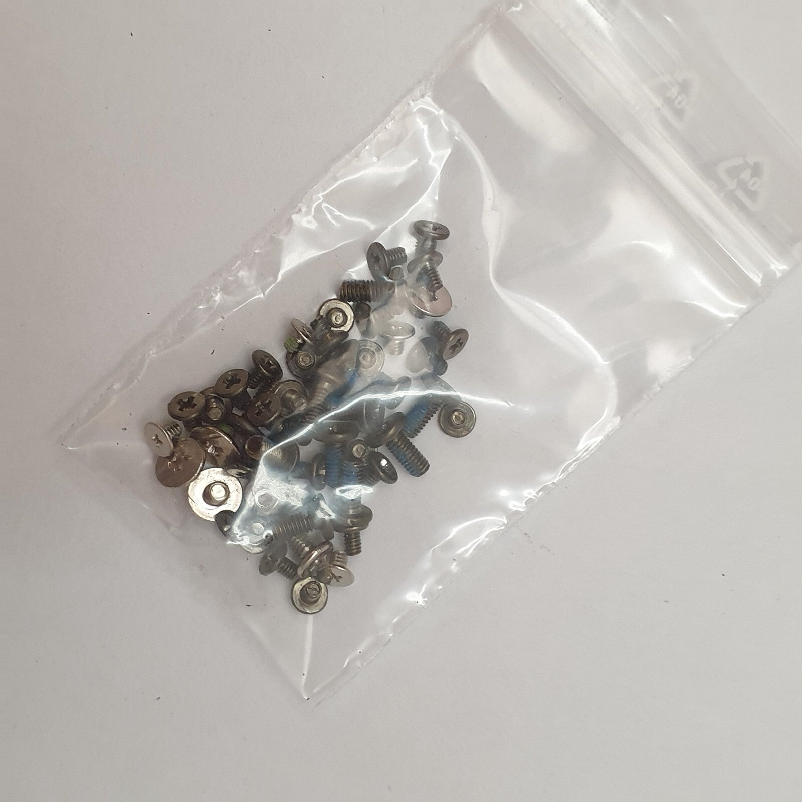Fujitsu Lifebook U747 Schraubensatz Schrauben Set Screw Set – Bild 2