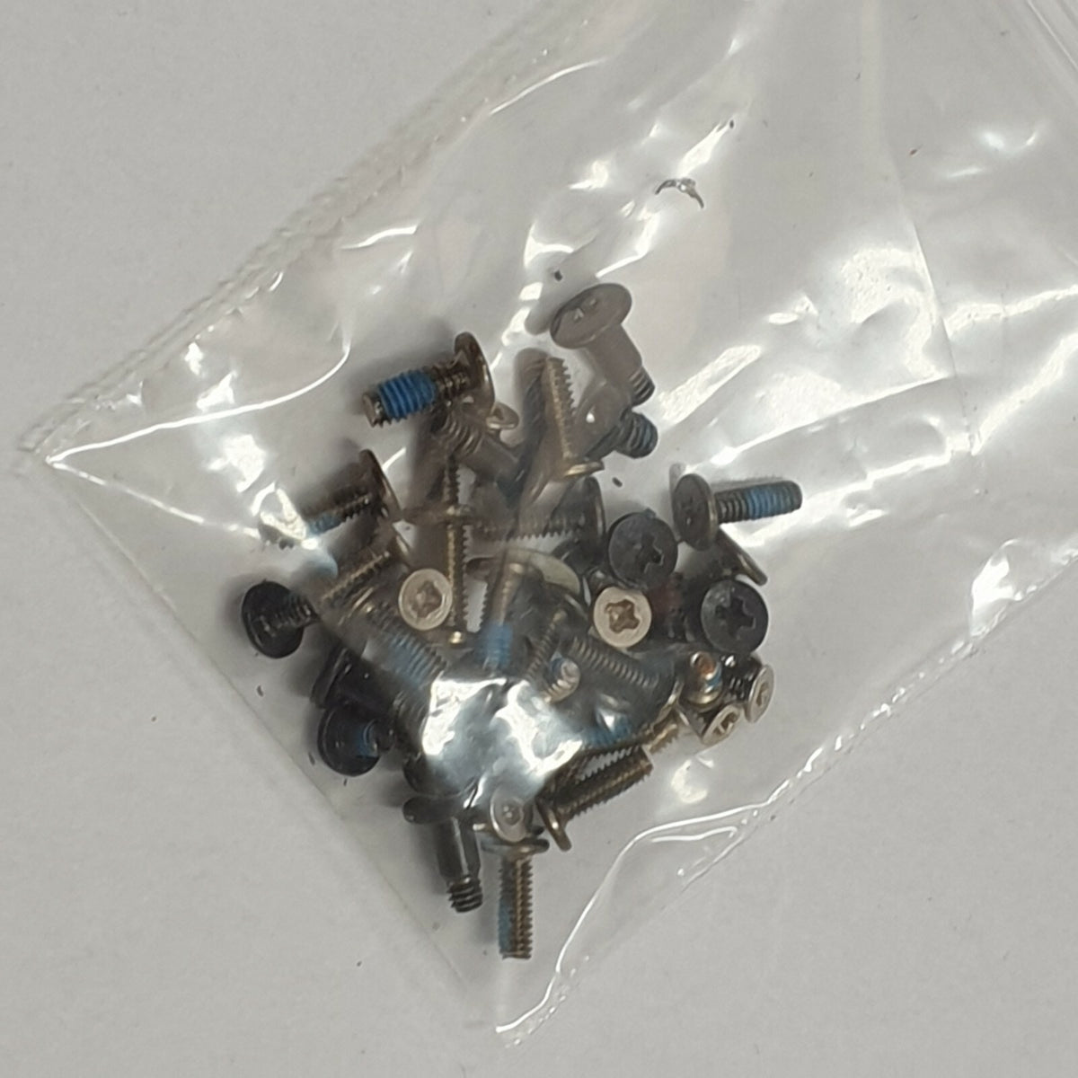 Toshiba Satellite L830 Schraubensatz Screw Set Schrauben Gehäuse