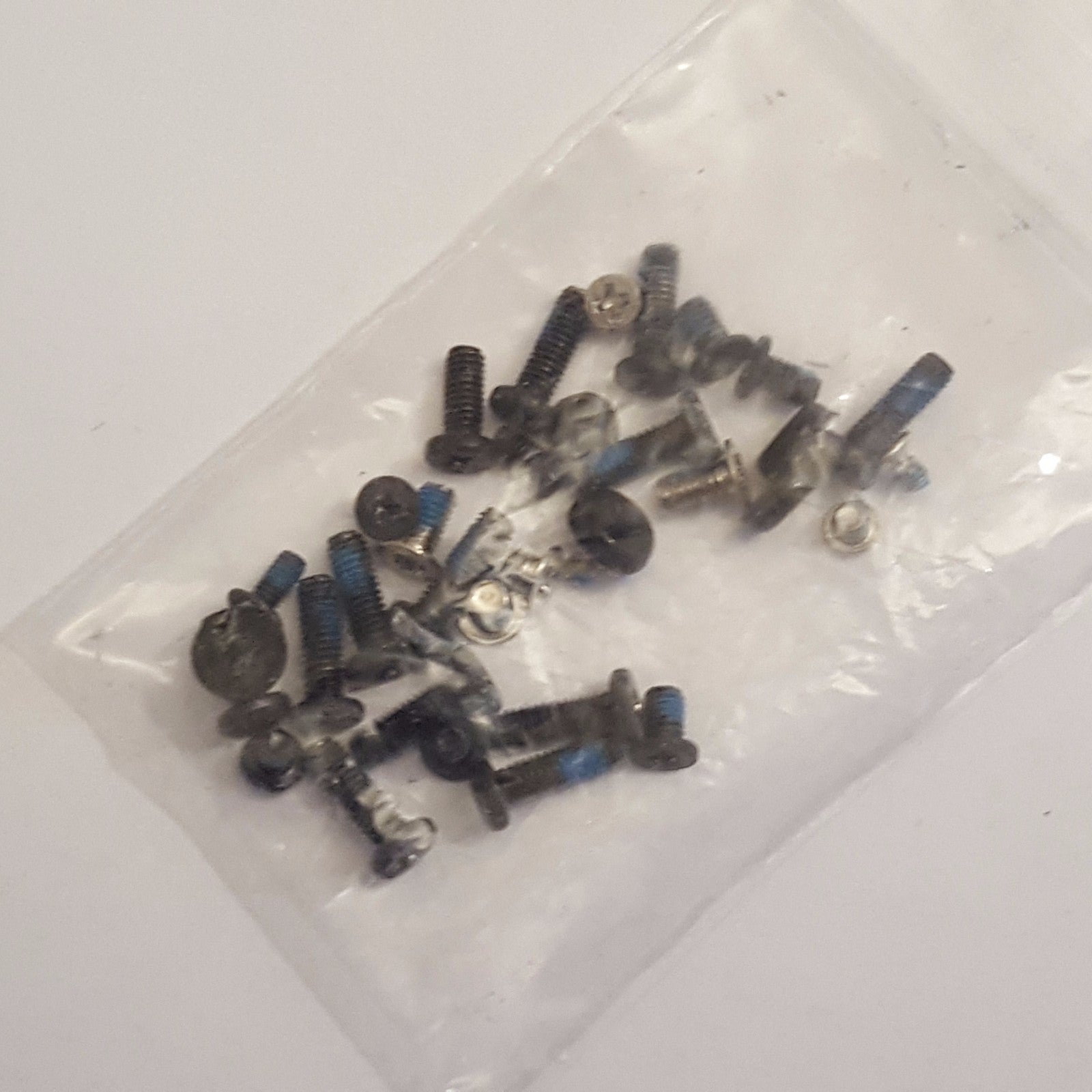 Medion Akoya E6220 MD98510 Schraubensatz Screw Set Schrauben – Bild 2