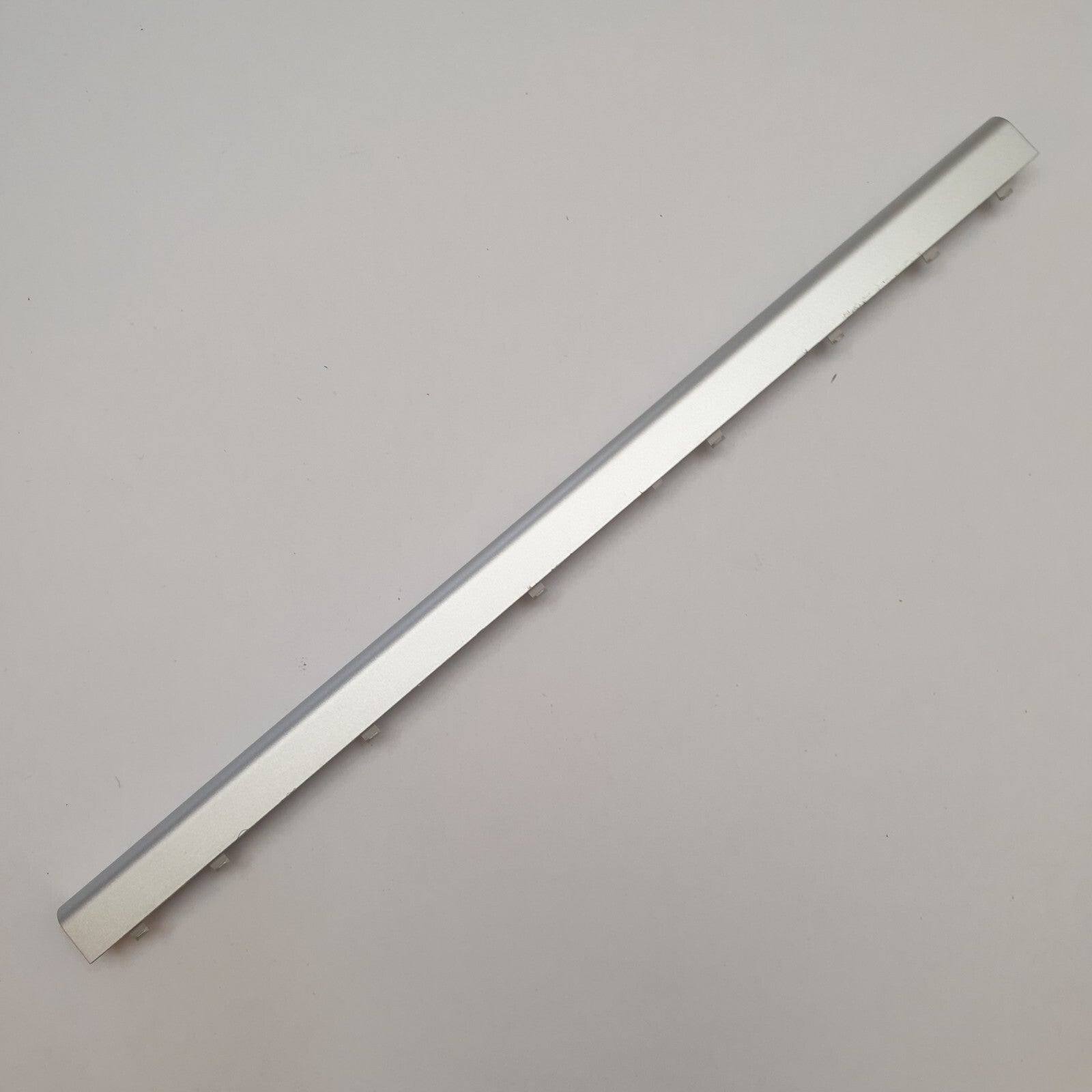 HP EliteBook 850 G6 Scharnierabdeckung Hinge Cover Leiste