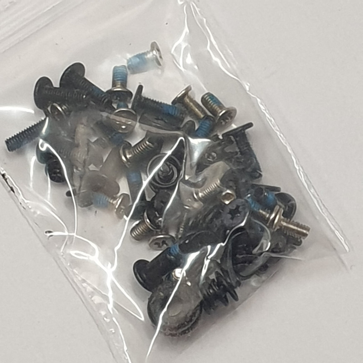 Toshiba Satellite C660 Schraubensatz Schrauben Set Screw Set