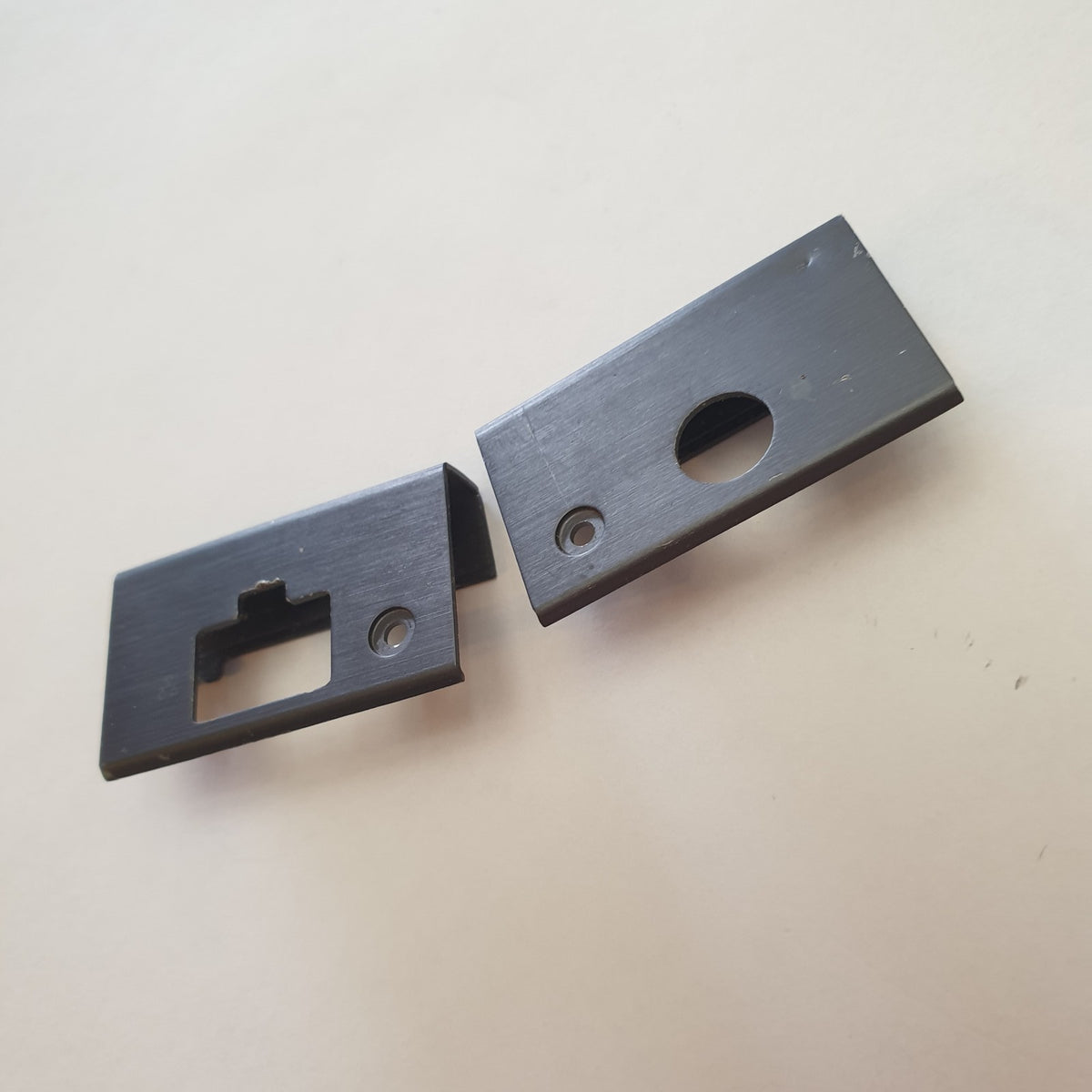 Dell Latitude 5580 Scharnierabdeckung Hinge Cover Paar Kappen Blenden