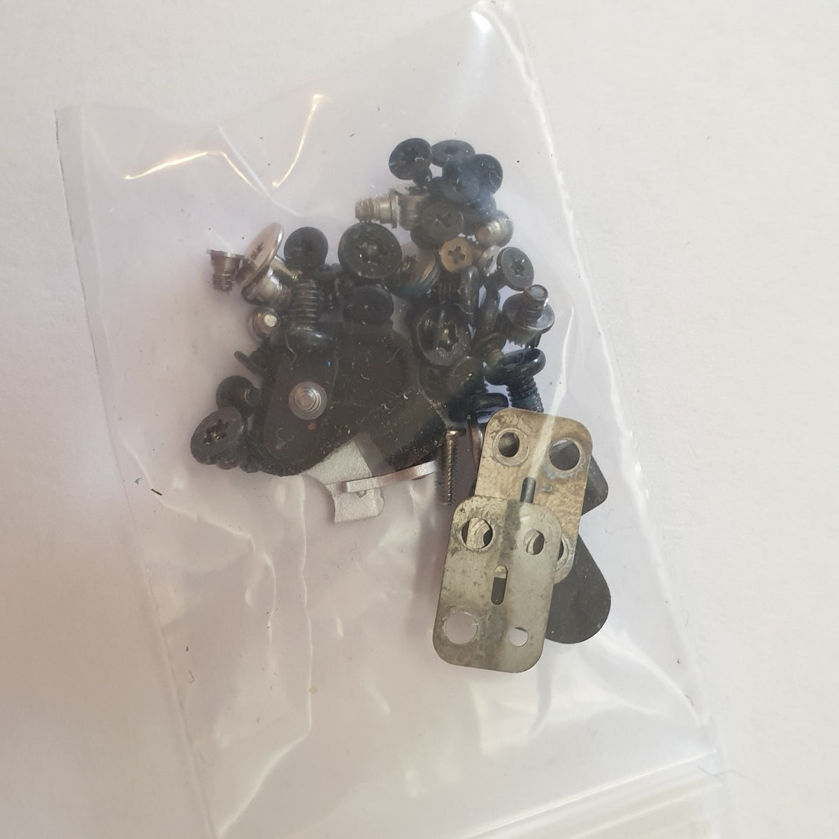 Apple MacBook Pro A1425 Schraubensatz Screw Set Schrauben