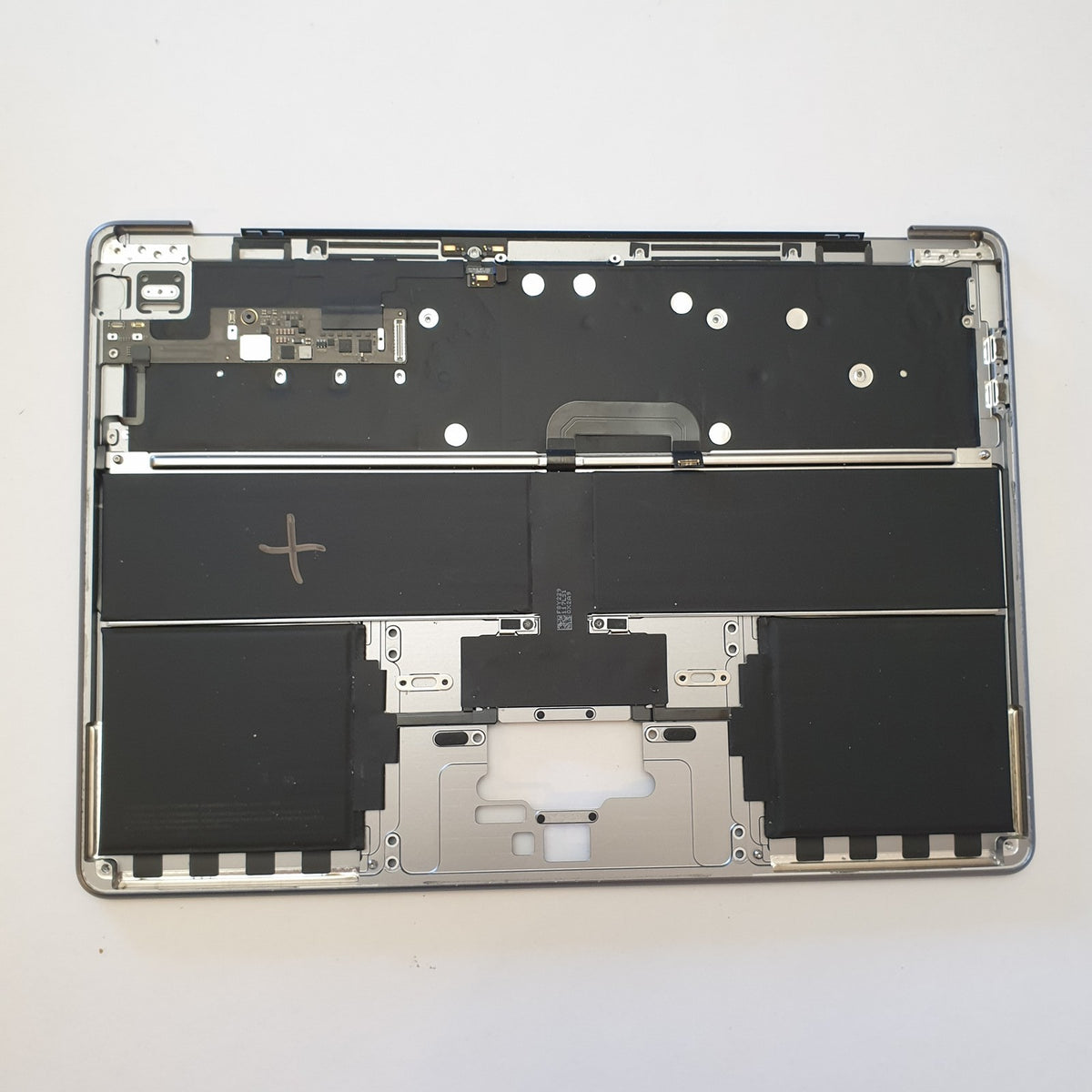 Apple MacBook Air A2681 Tastatur Handauflage DE QWERTZ Palmrest ohne Touch ID