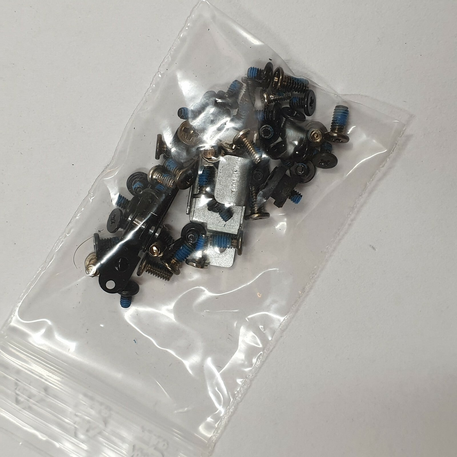 Dell Latitude XT3 Schraubensatz Screw Set Gehäuse Schrauben – Bild 2