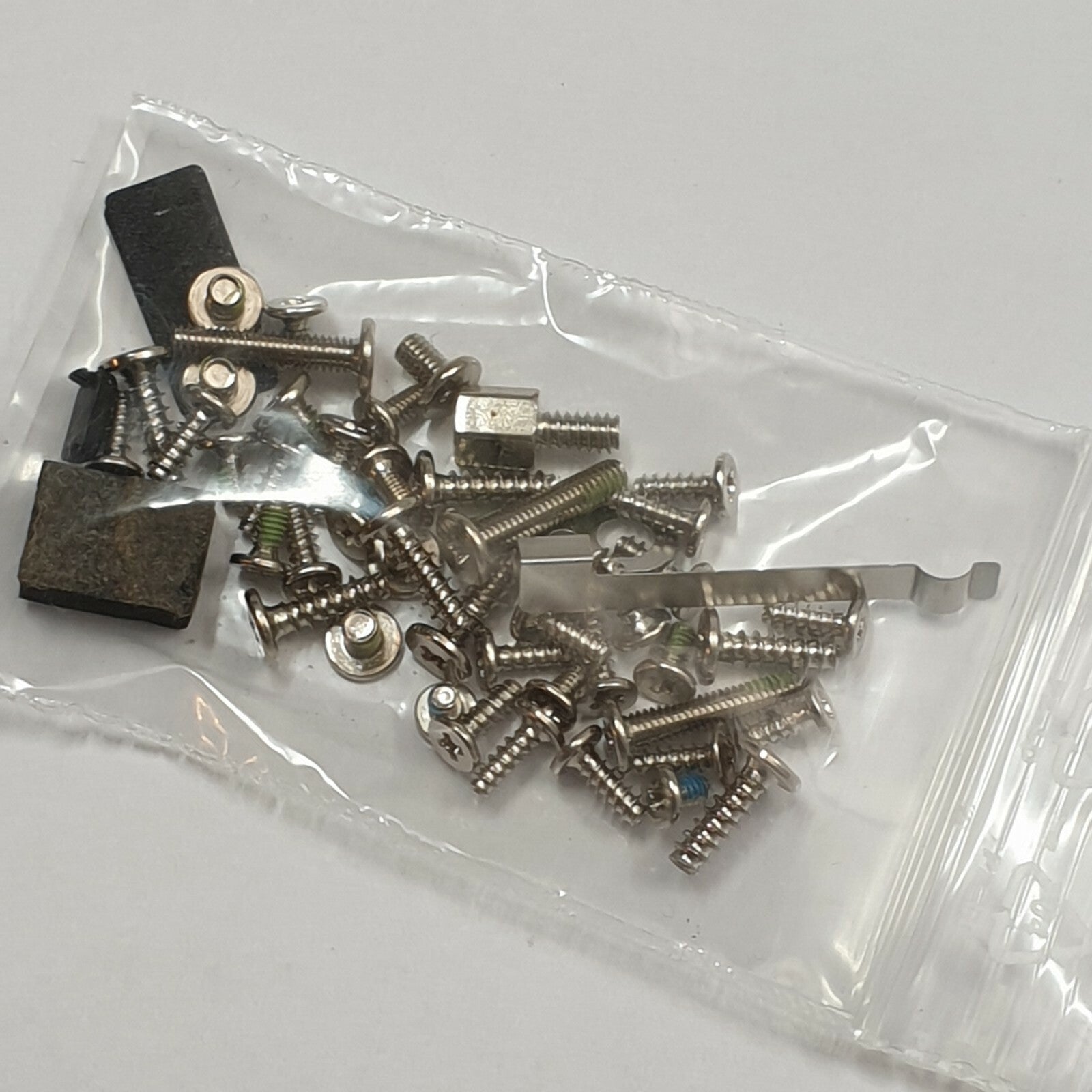 Fujitsu Lifebook S761 Schraubensatz Screw Set Schrauben Ersatzteil
