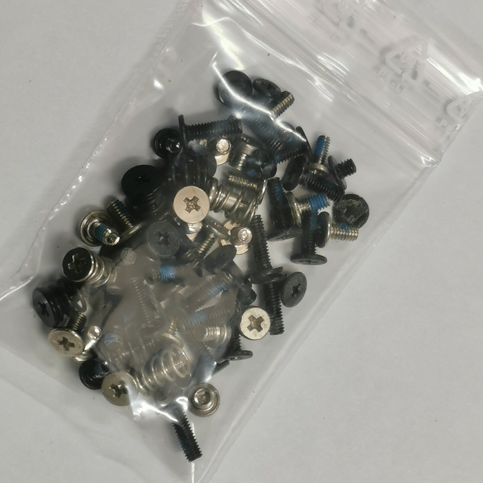 Toshiba Satellite C660-1TK Schraubensatz Screw Set Schrauben Gehäuse – Bild 2