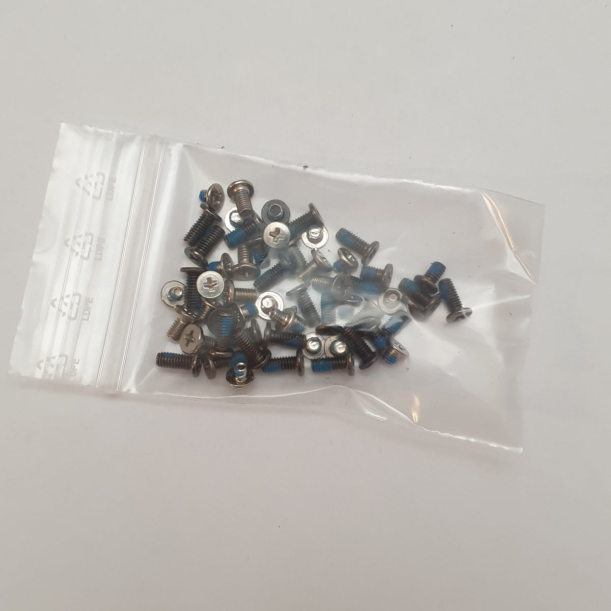 Fujitsu LifeBook A557 Schraubensatz Screw Set Schrauben