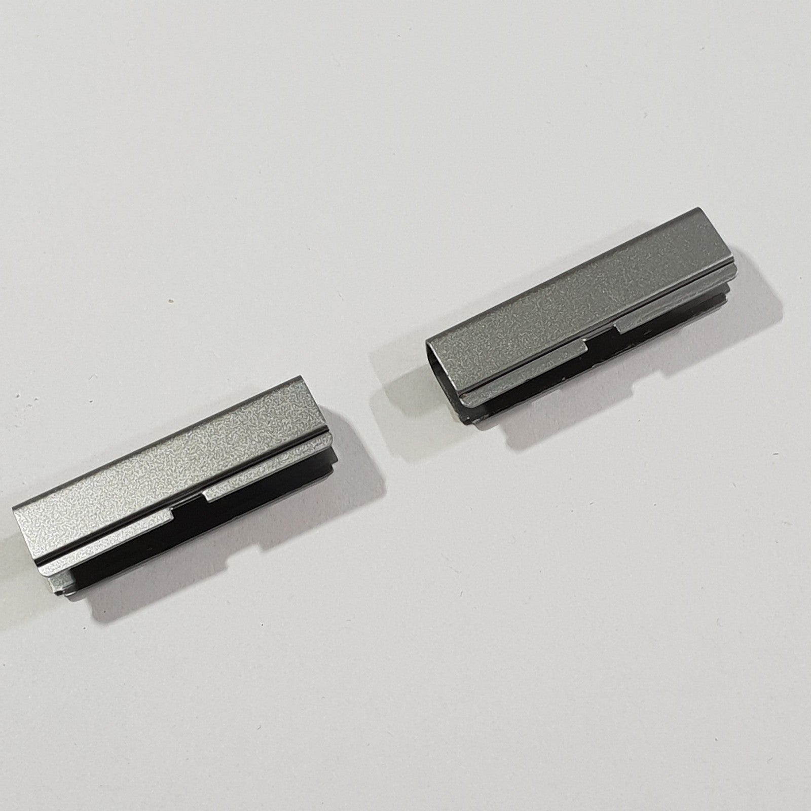 Dell Latitude E6430 Scharnierabdeckung Scharnierkappen Set Hinge Cover – Bild 2
