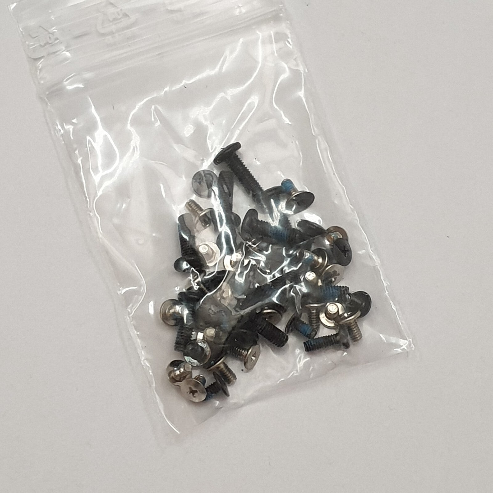 ​Der Samsung 300E NP300E5C Samsung 300E NP300E5C Schraubensatz Screw Set – Bild 2