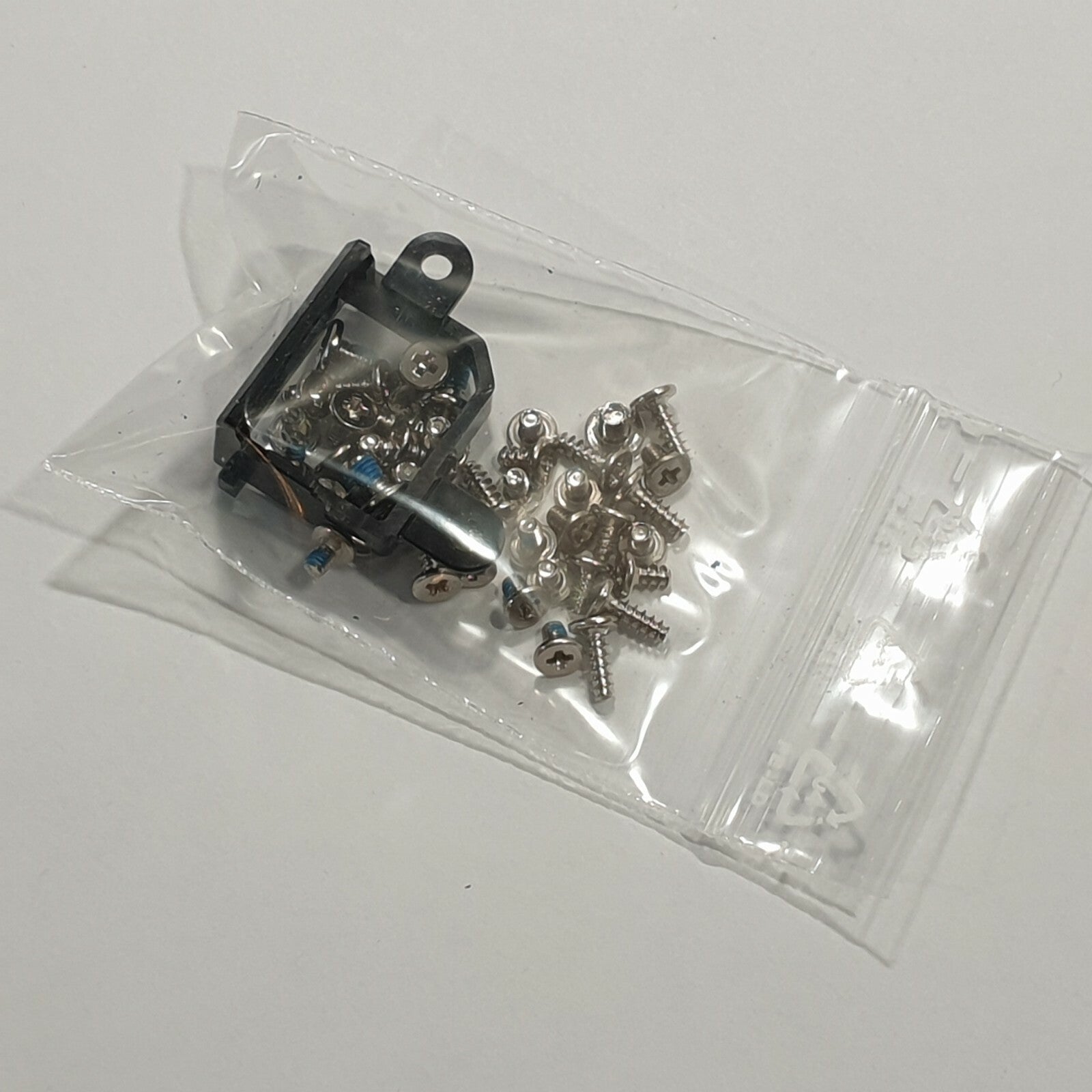 Fujitsu LifeBook P772 Schraubensatz Screw Set Gehäuse Schrauben