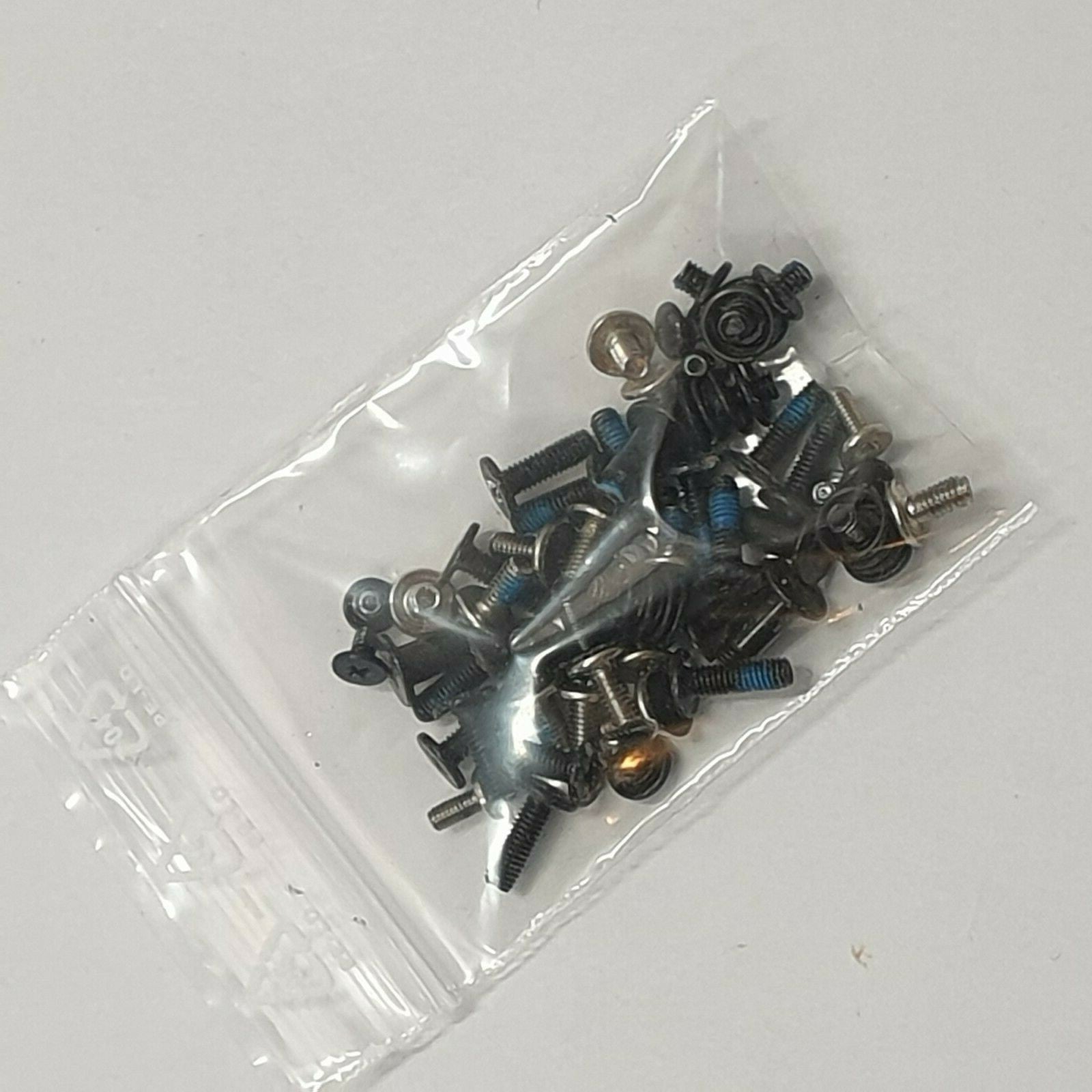 Toshiba Satellite C660D-1D3 Schraubensatz Screw Set Schrauben Ersatzteil