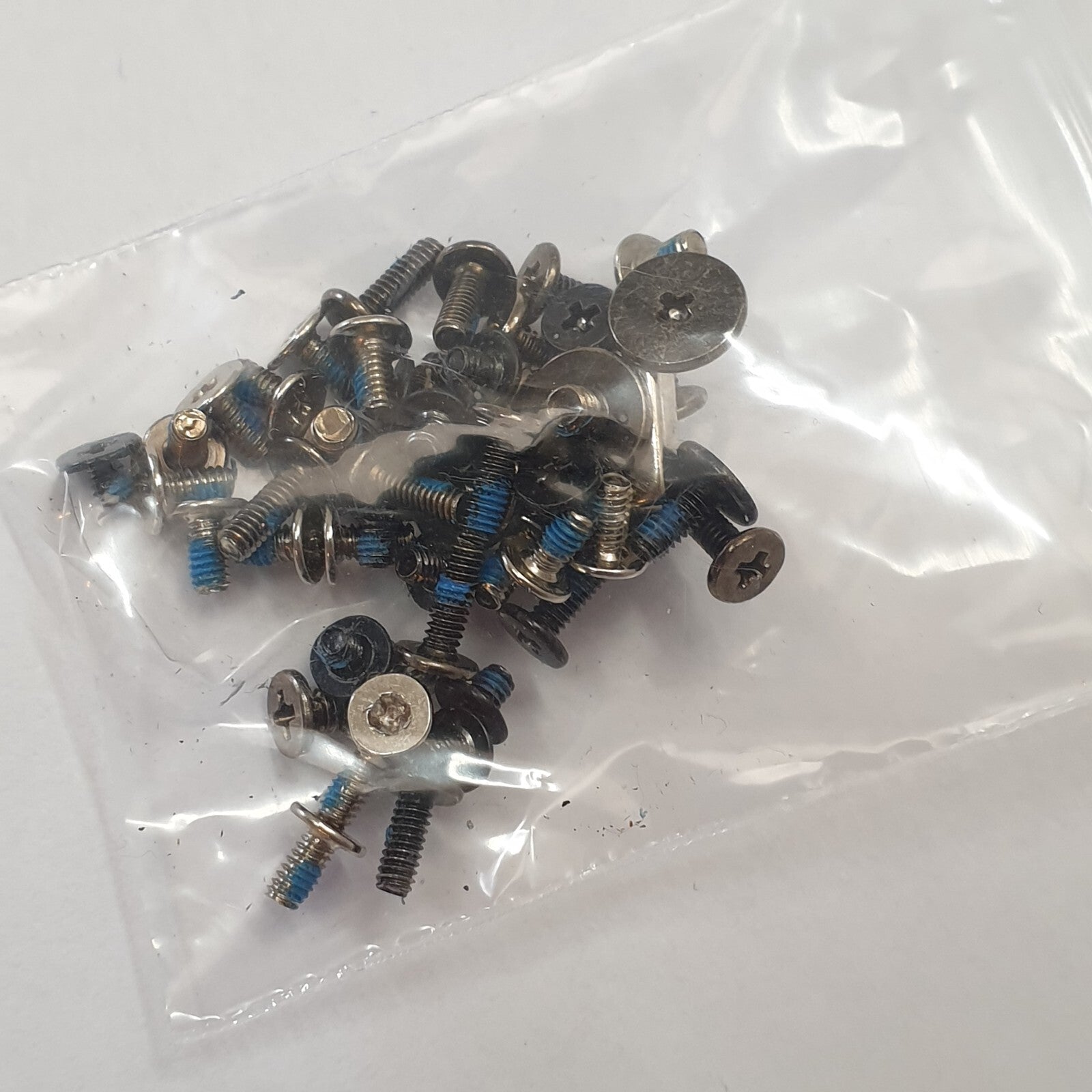 Medion Erazer P6661 MD99697 Schraubensatz Screw Set Schrauben Gehäuse – Bild 2