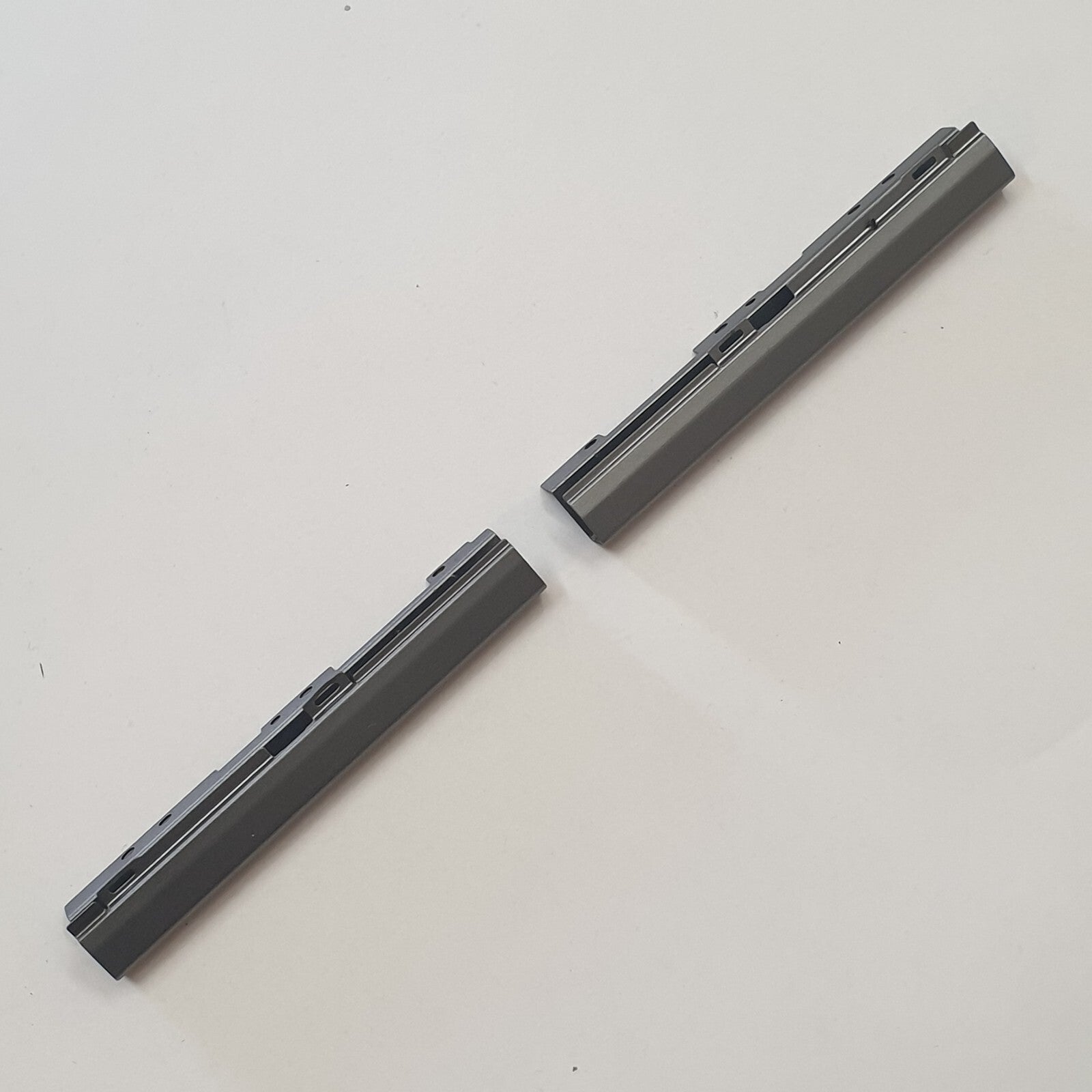 Dell Precision 7710 Scharnierabdeckung Set Display Scharnier Cover Hinge – Bild 2