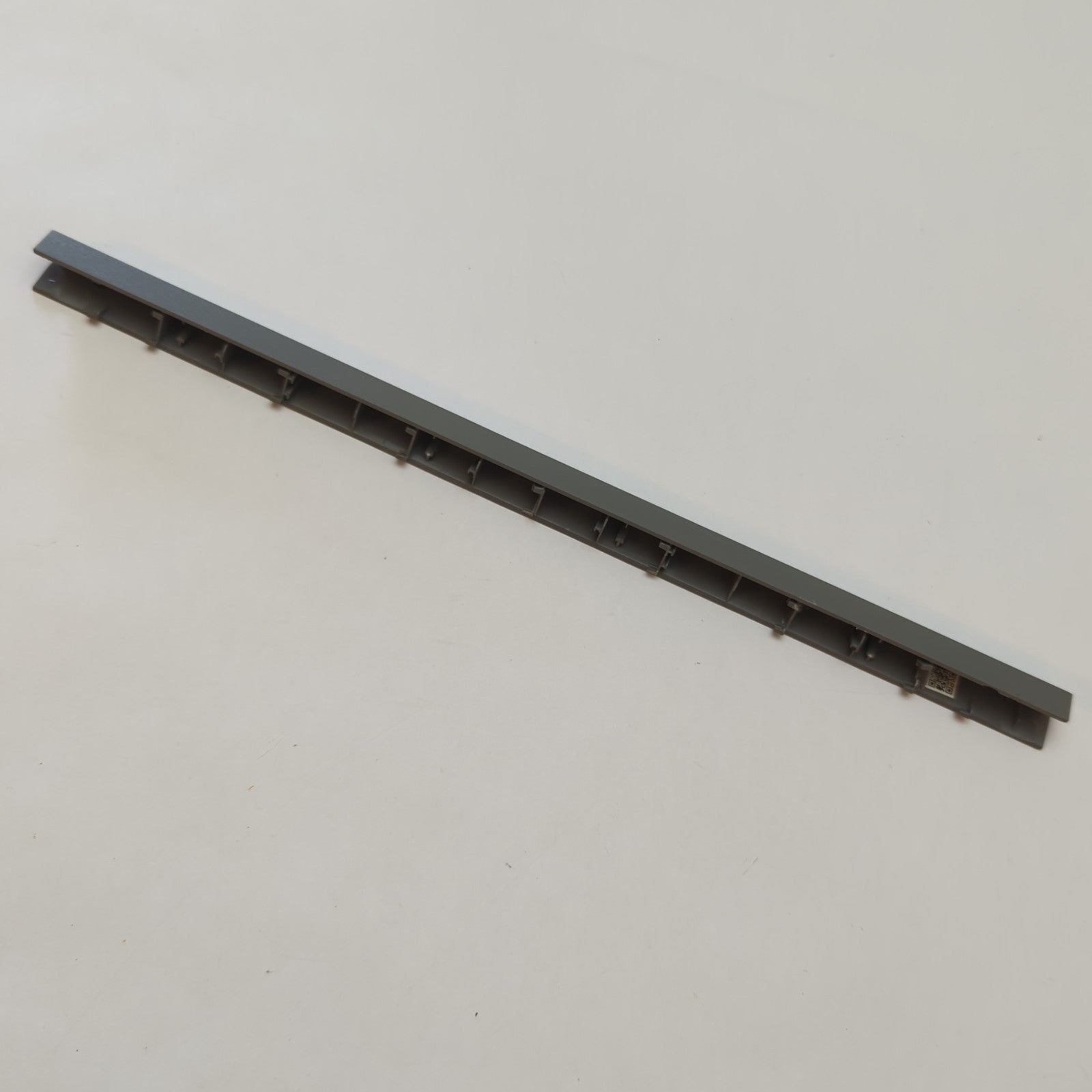 Lenovo IdeaPad 3 17ADA05 Scharnierabdeckung Hinge Cover Abdeckung Gehäuse Leiste – Bild 2