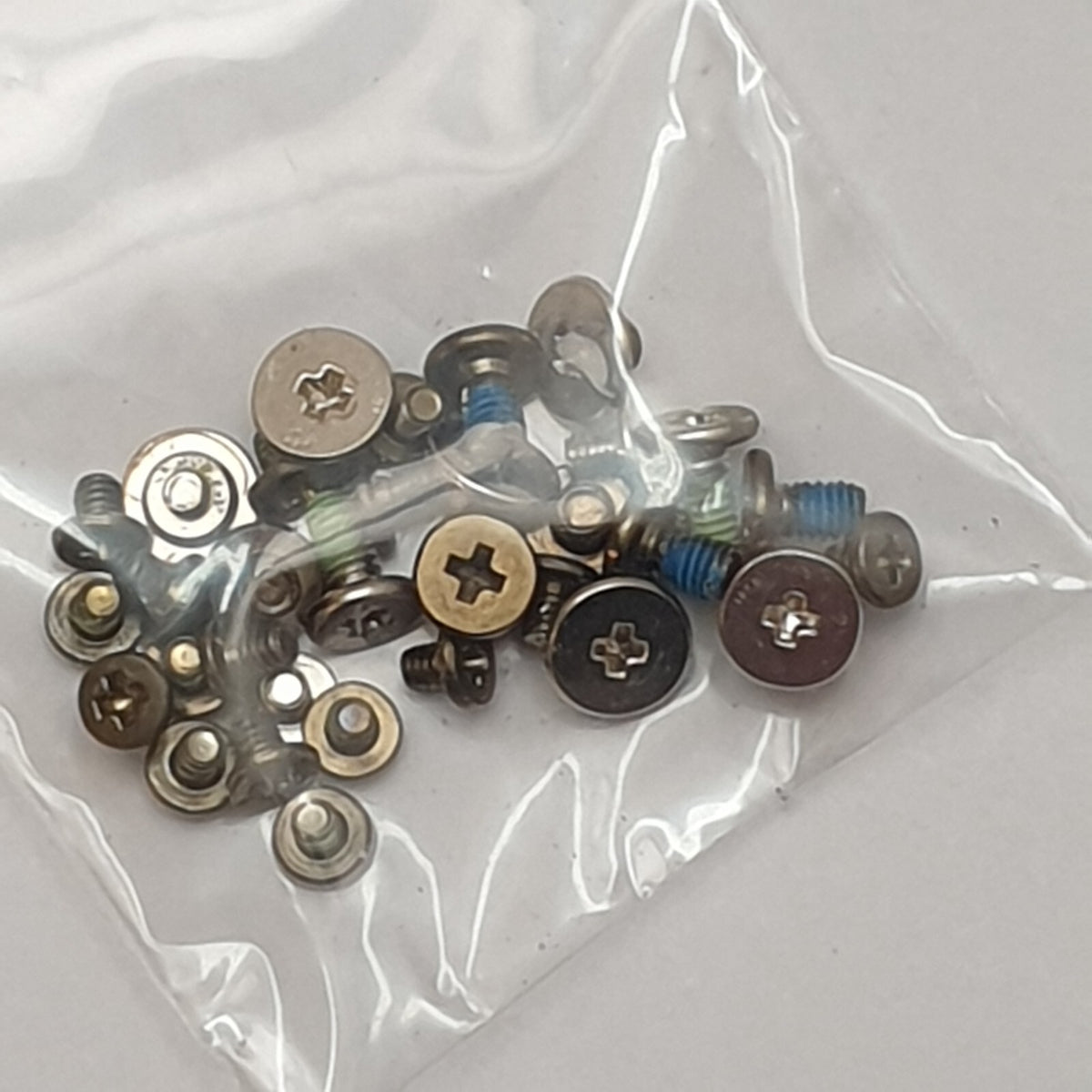 Fujitsu Lifebook U7411 Schraubensatz Screw Set Schrauben Ersatzteil