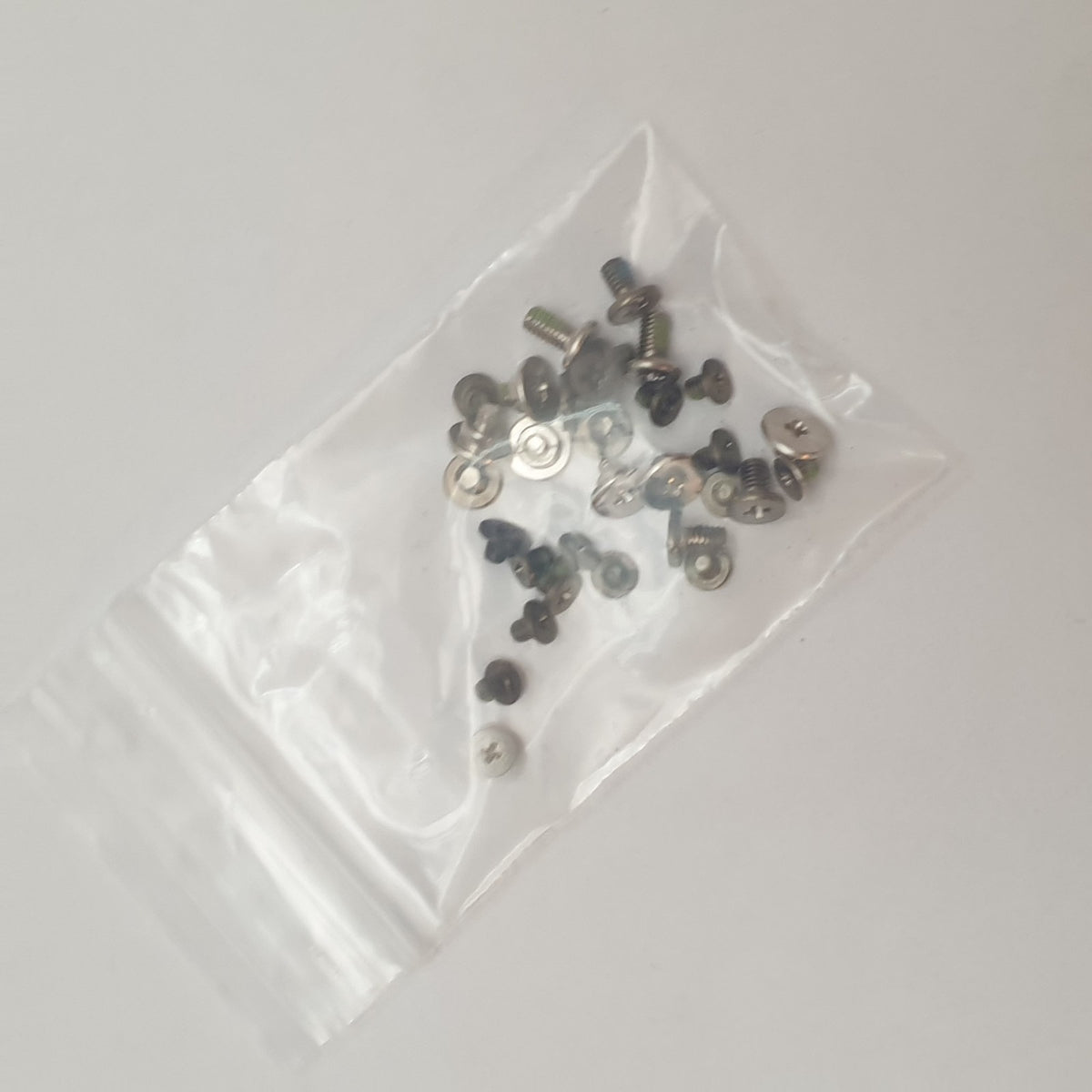 Fujitsu LIFEBOOK U7512 Schraubensatz Screw Set Schrauben
