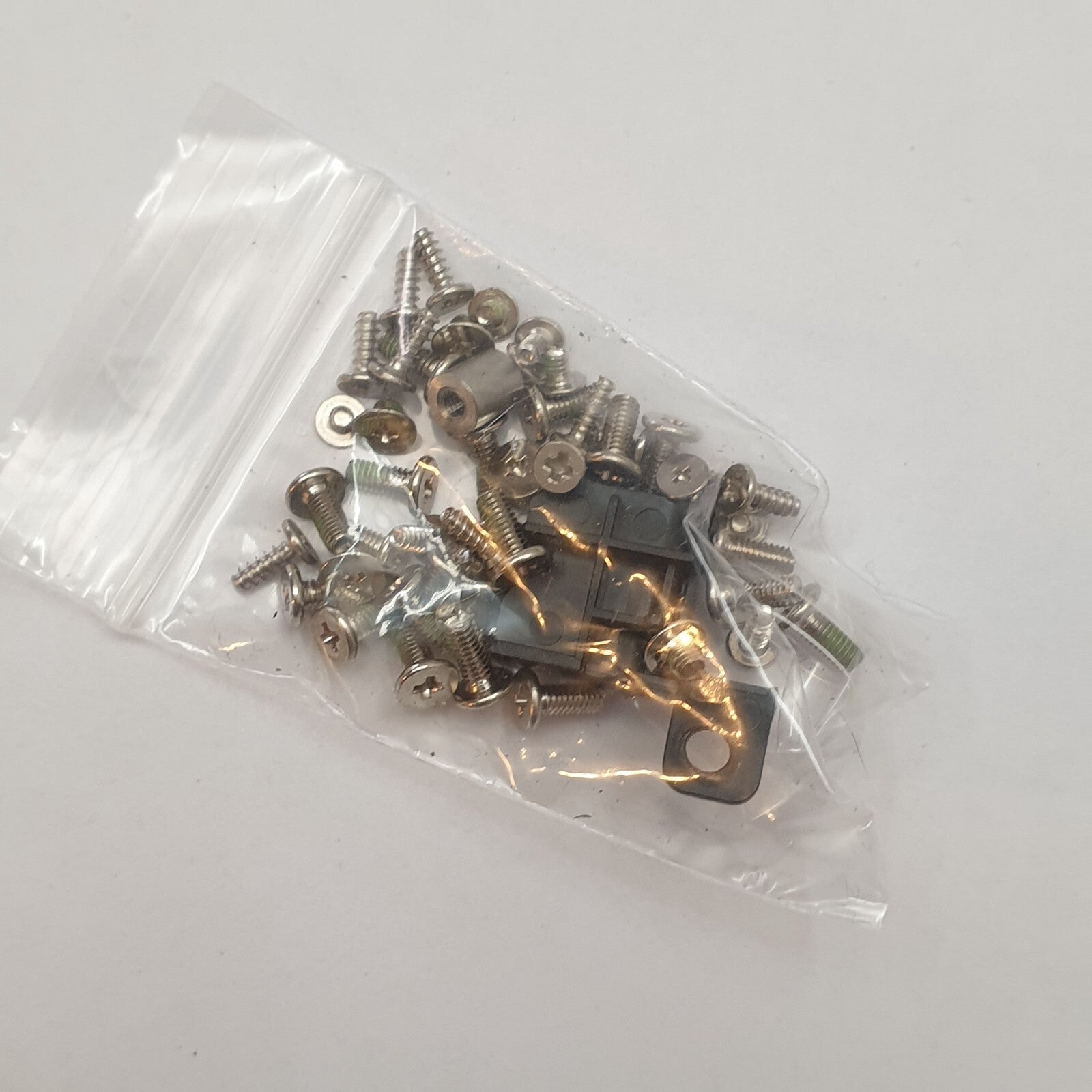 Fujitsu Celsius H731 Schraubensatz Strombuchse DC Jack Set Schrauben – Bild 2